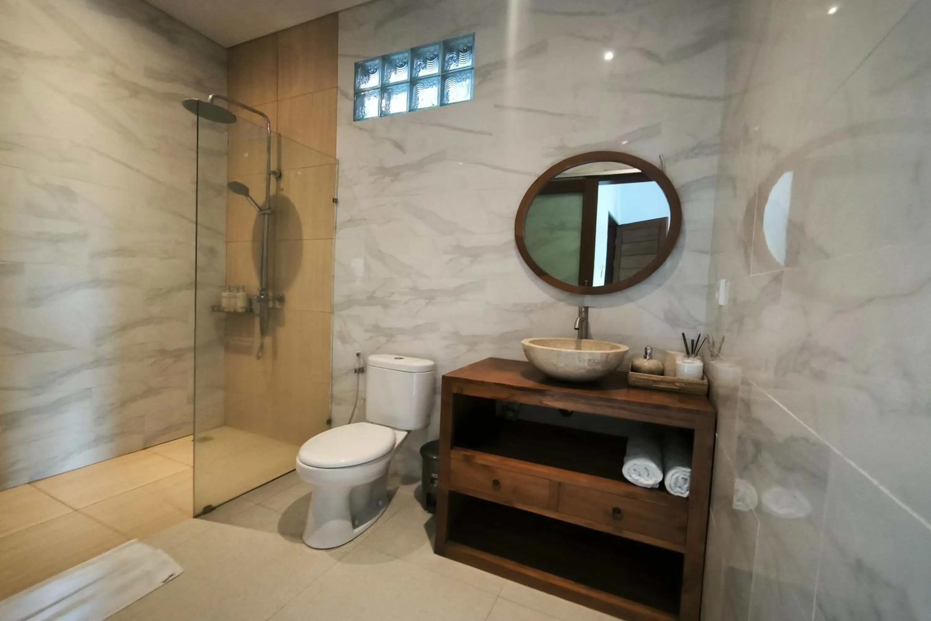 Shower in Bhuana Shanti Homestay Ubud