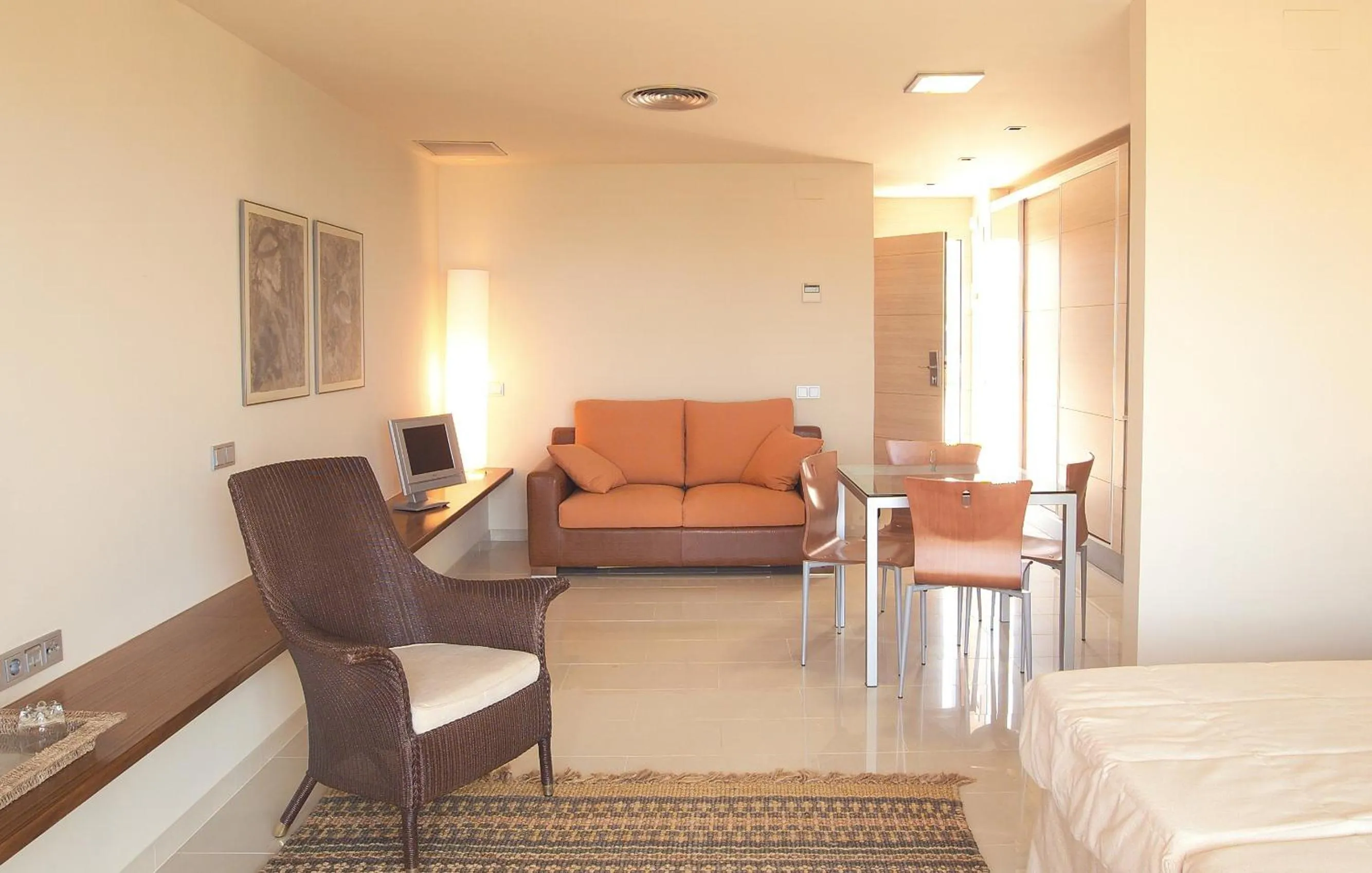 Photo of the whole room, Bed in Ohtels Les Oliveres