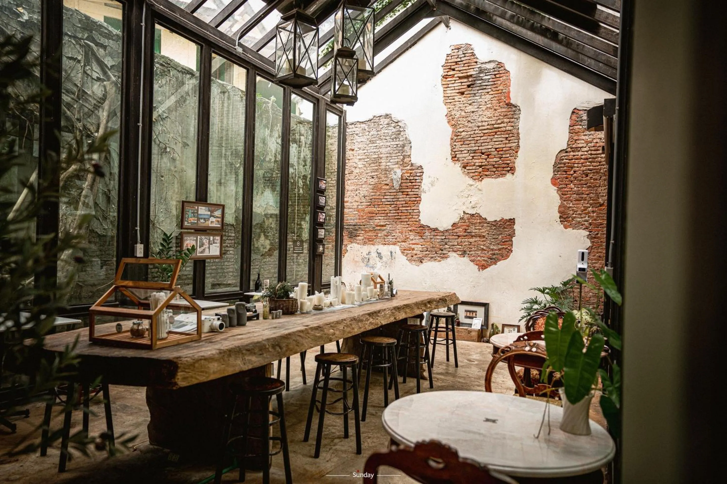 Restaurant/places to eat in Baan 2459 Heritage House