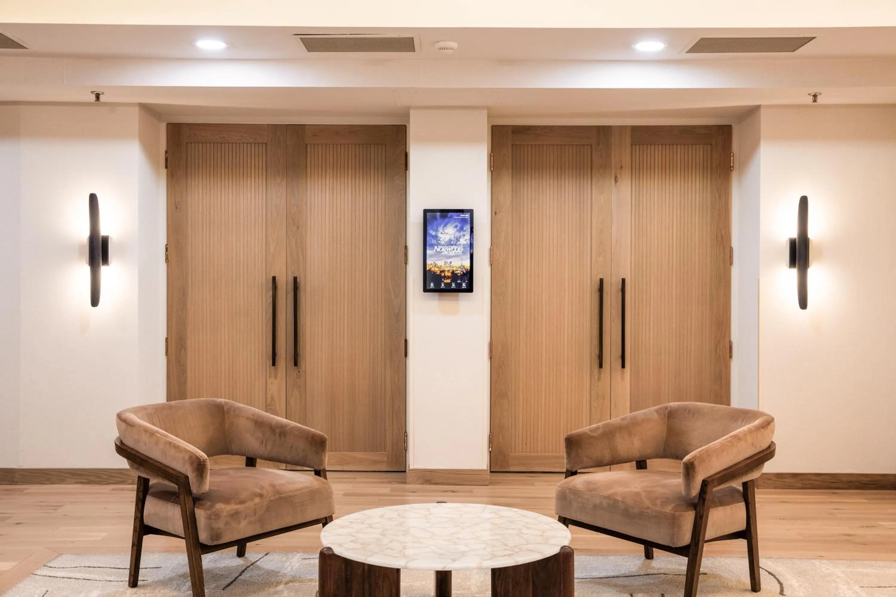 Meeting/conference room in Norwood Hotel