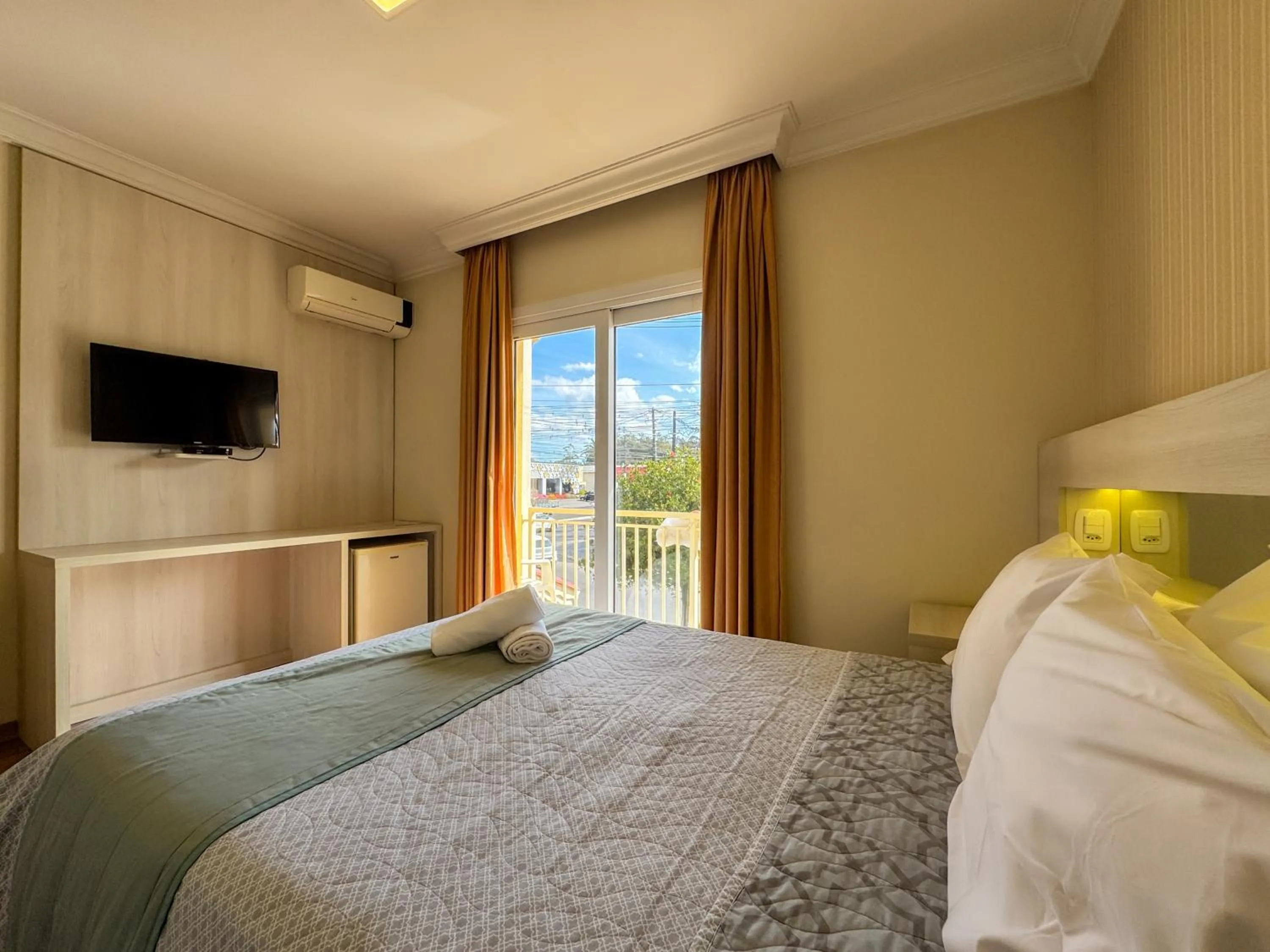 View (from property/room), Bed in Pousada Serra Valle