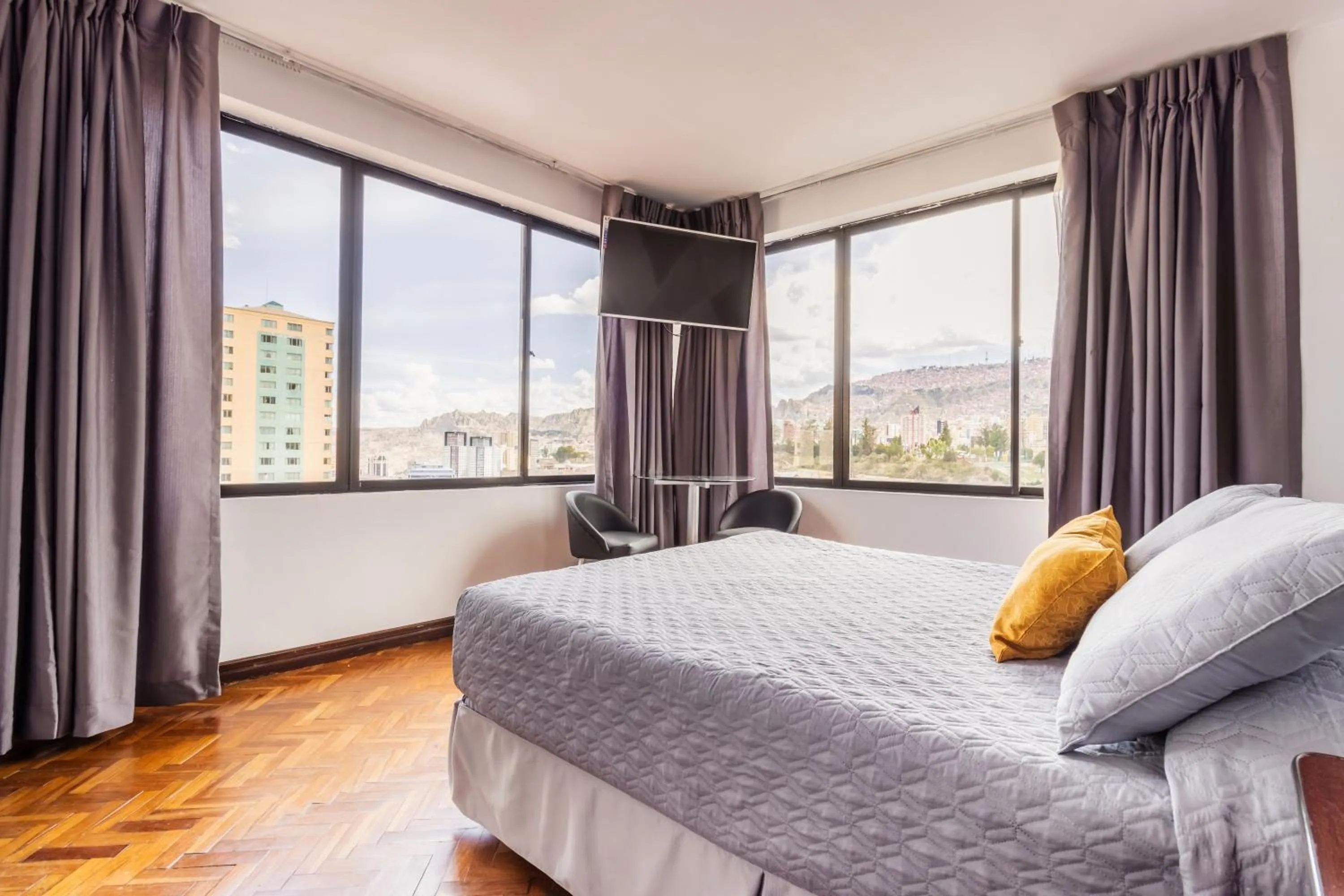 Photo of the whole room, Bed in Elegance Hotel