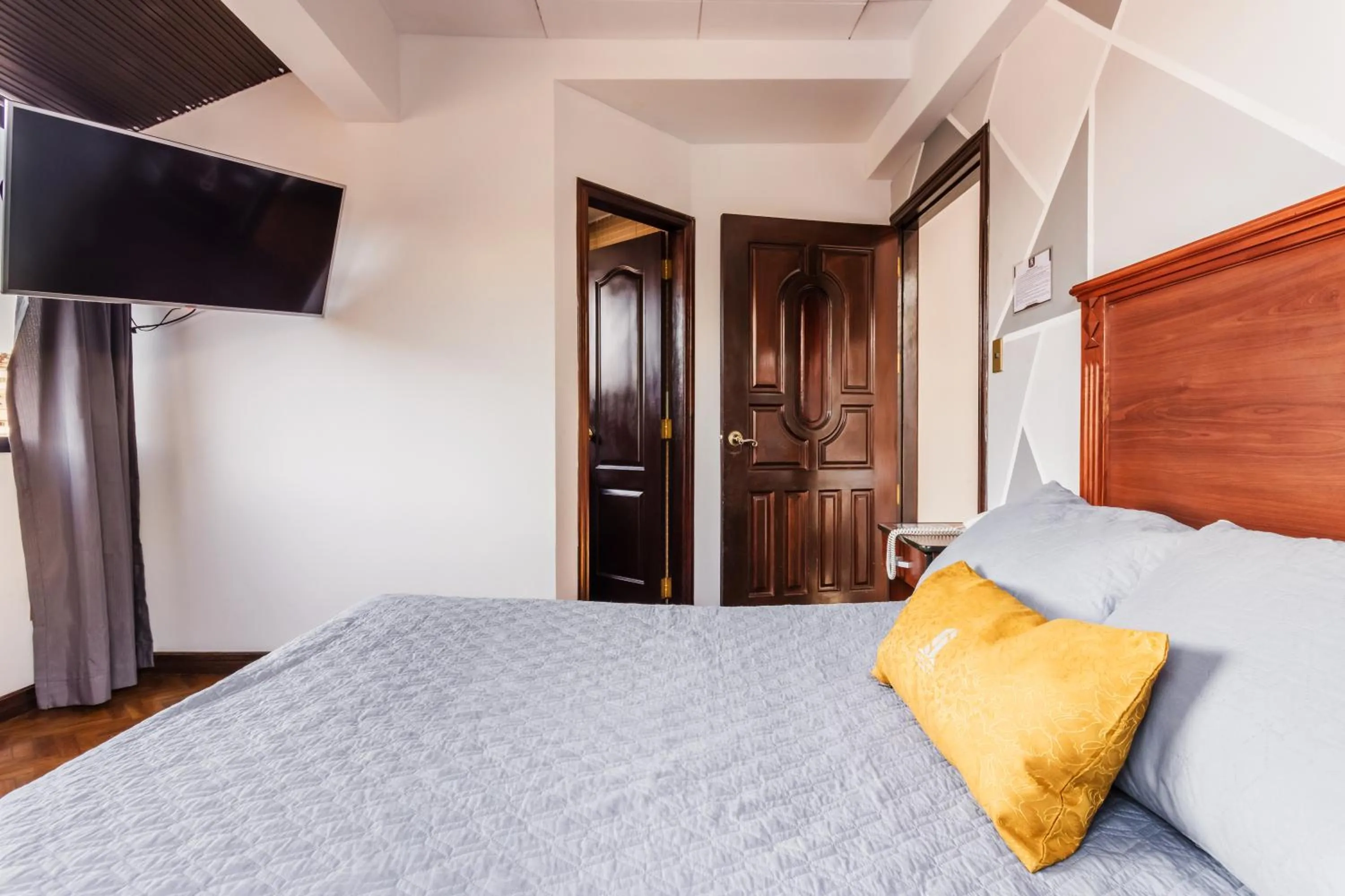 Bedroom, Bed in Elegance Hotel