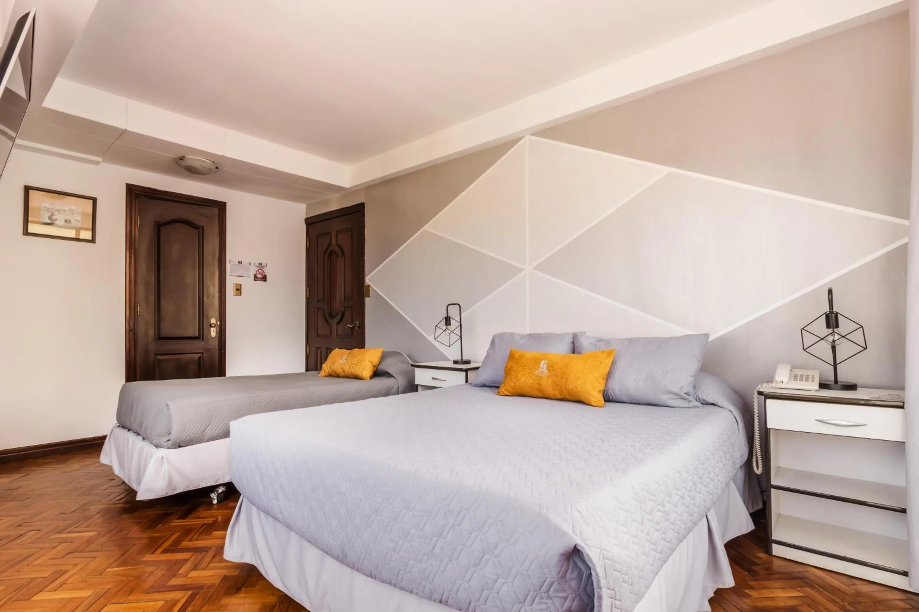 Photo of the whole room, Bed in Elegance Hotel