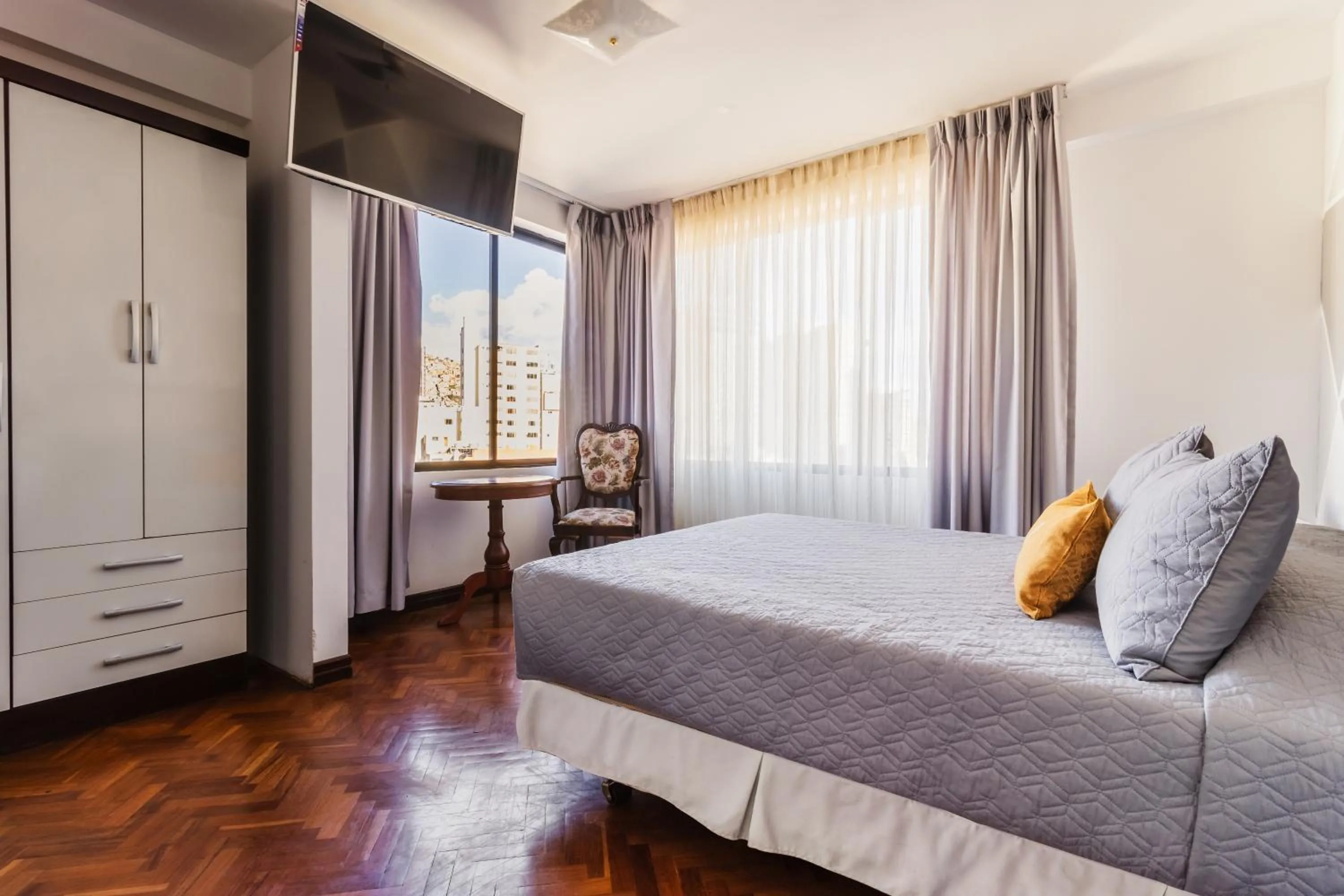 Photo of the whole room, Bed in Elegance Hotel