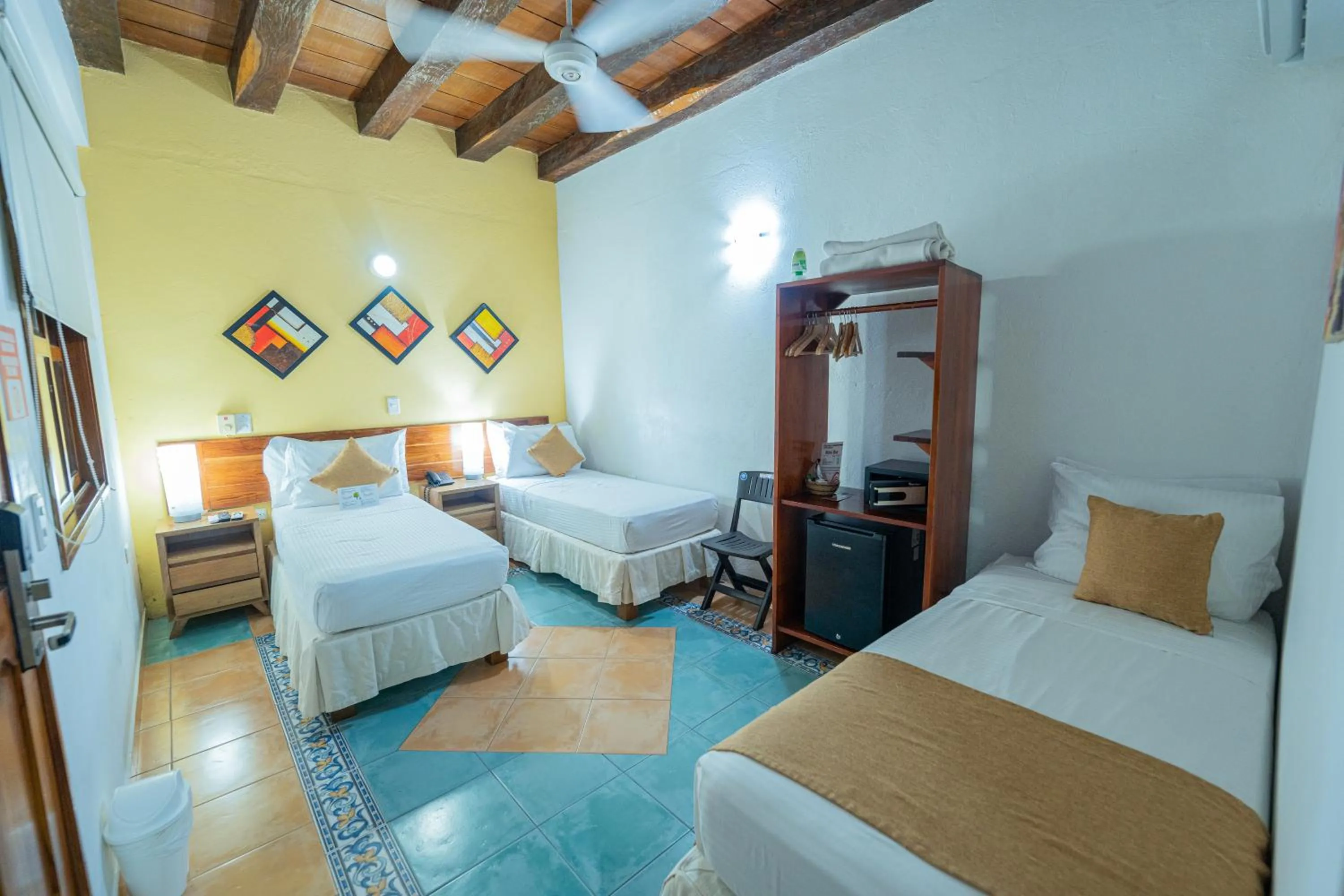 Photo of the whole room, Bed in Hotel 3 Banderas