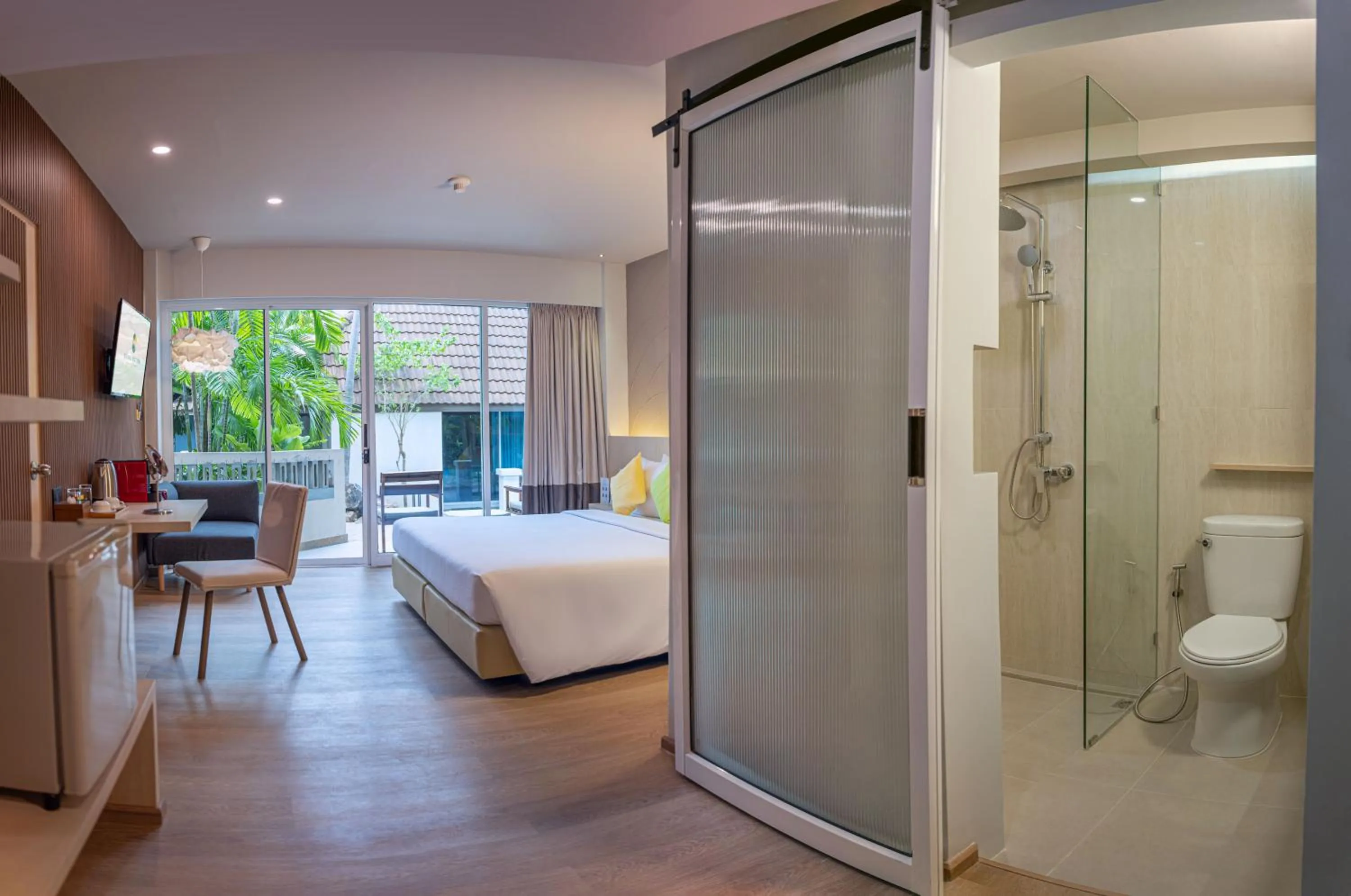 Shower, Bed in Samui Natien Resort