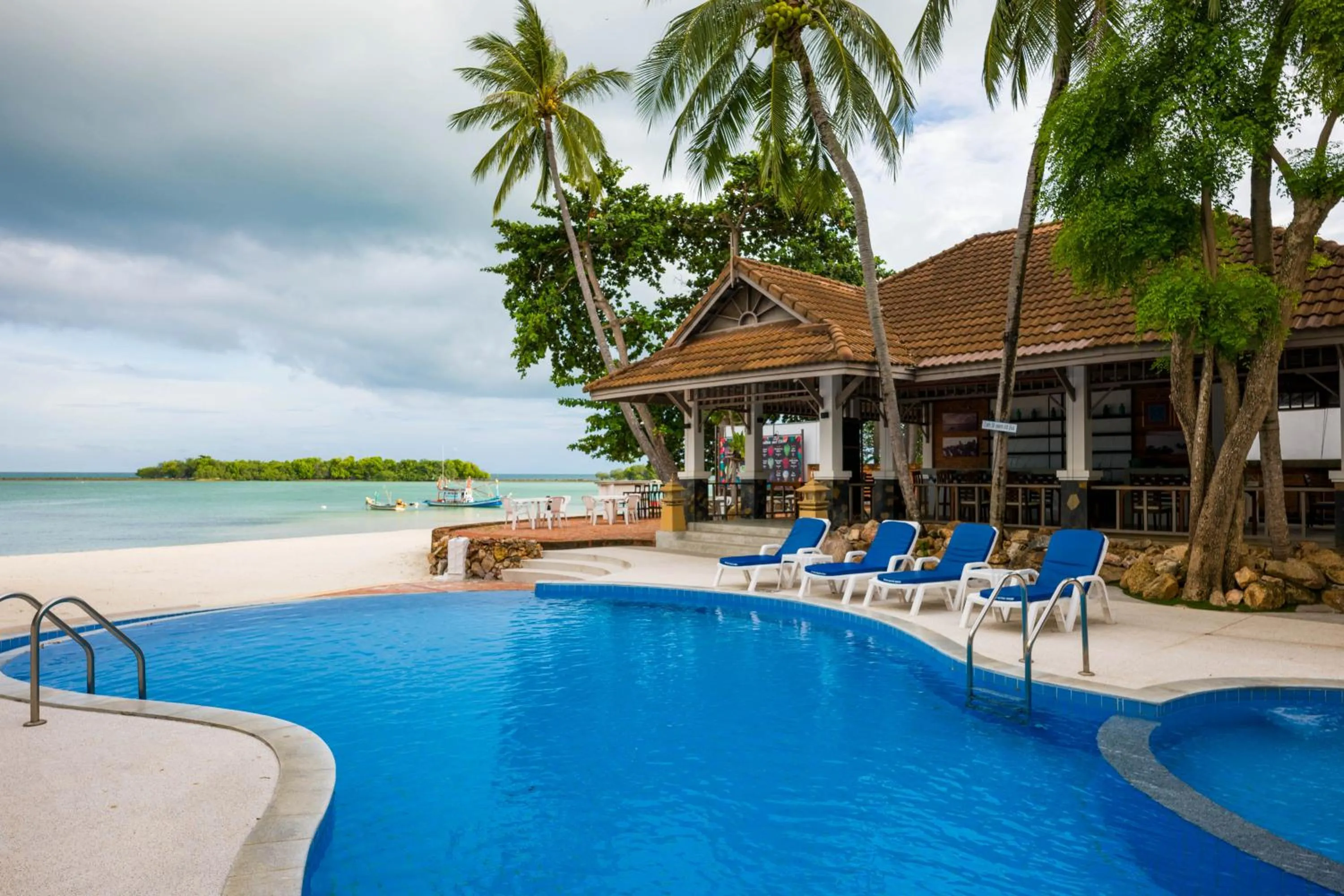 Swimming pool in Samui Natien Resort