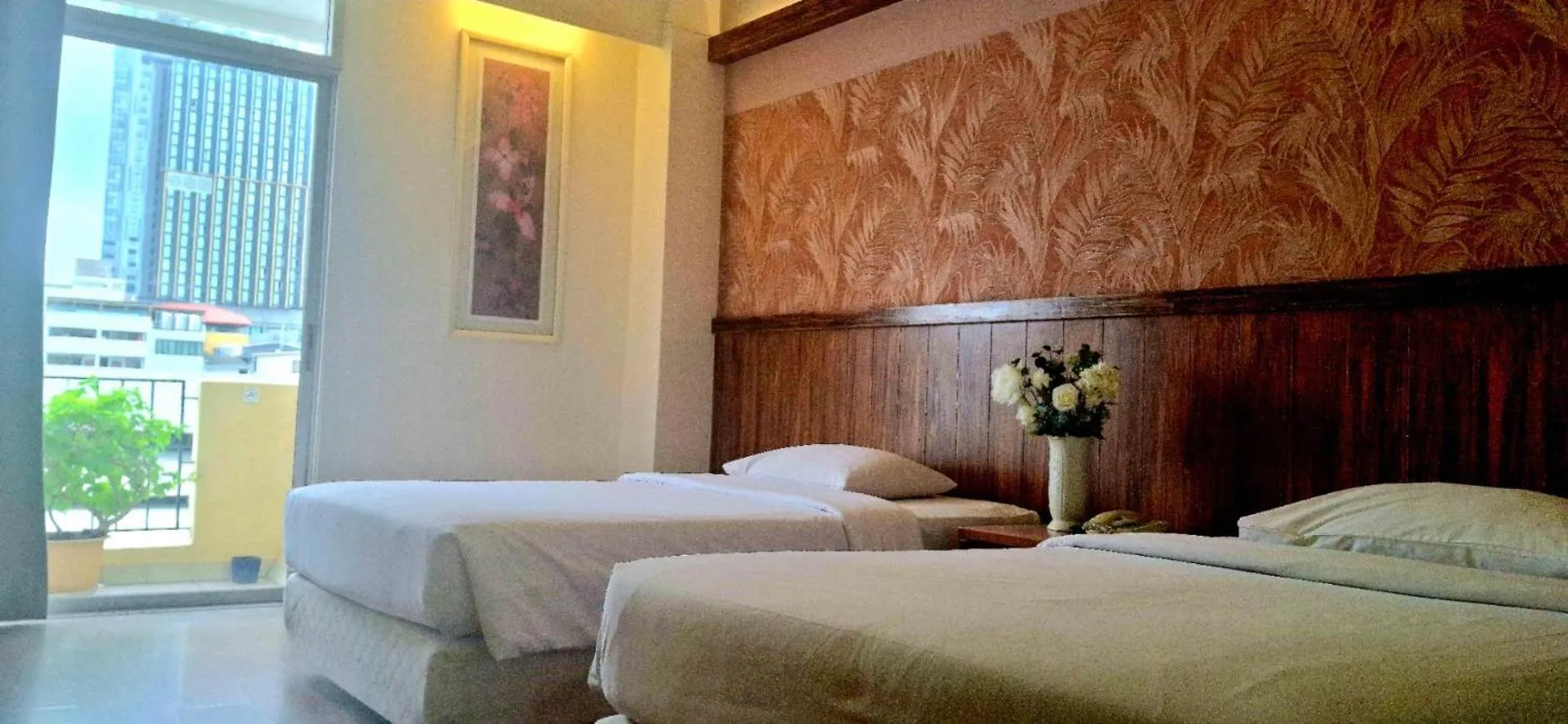 Bed in Golden Beach Hotel Pattaya