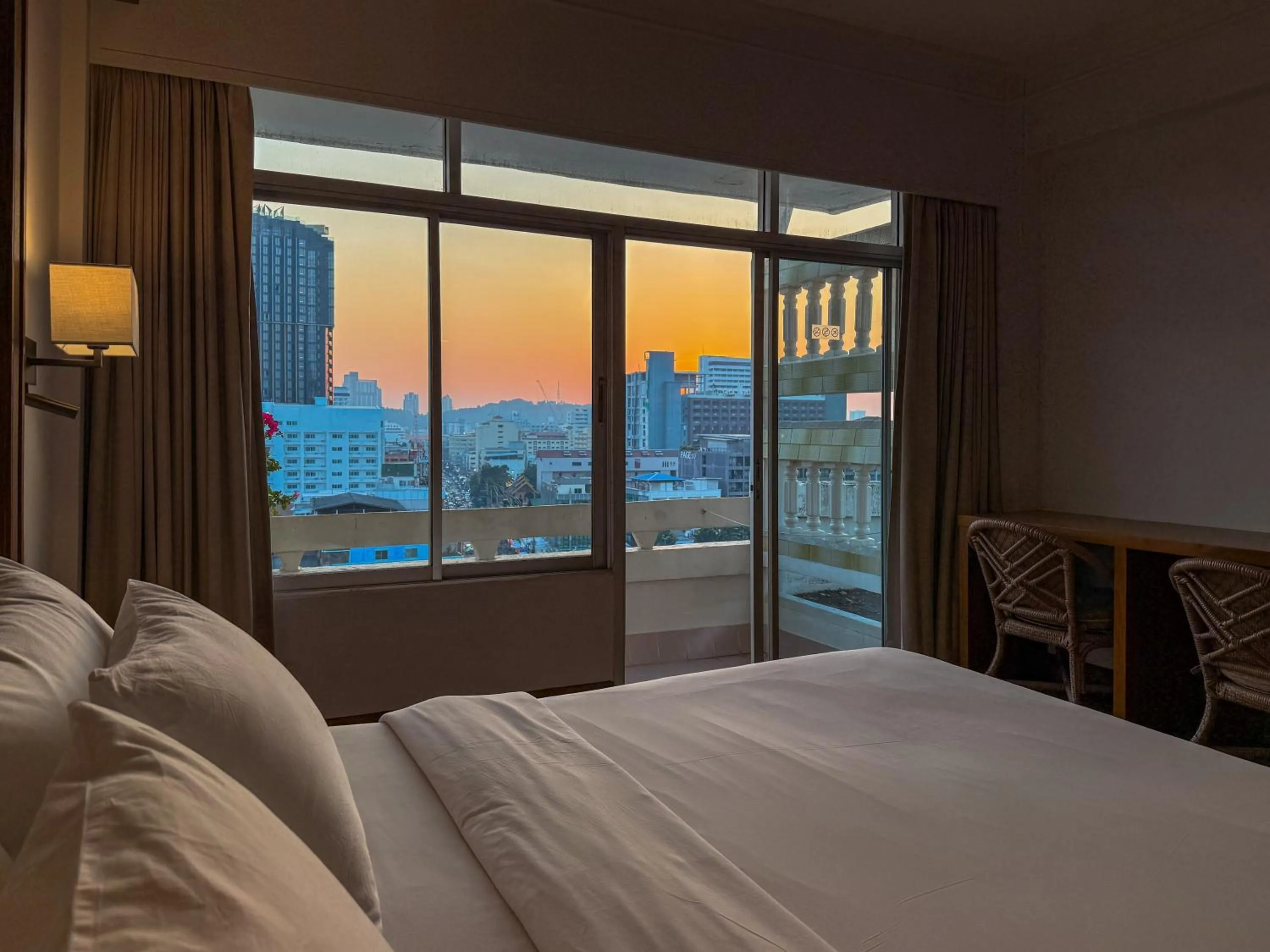 Bed in Golden Beach Hotel Pattaya