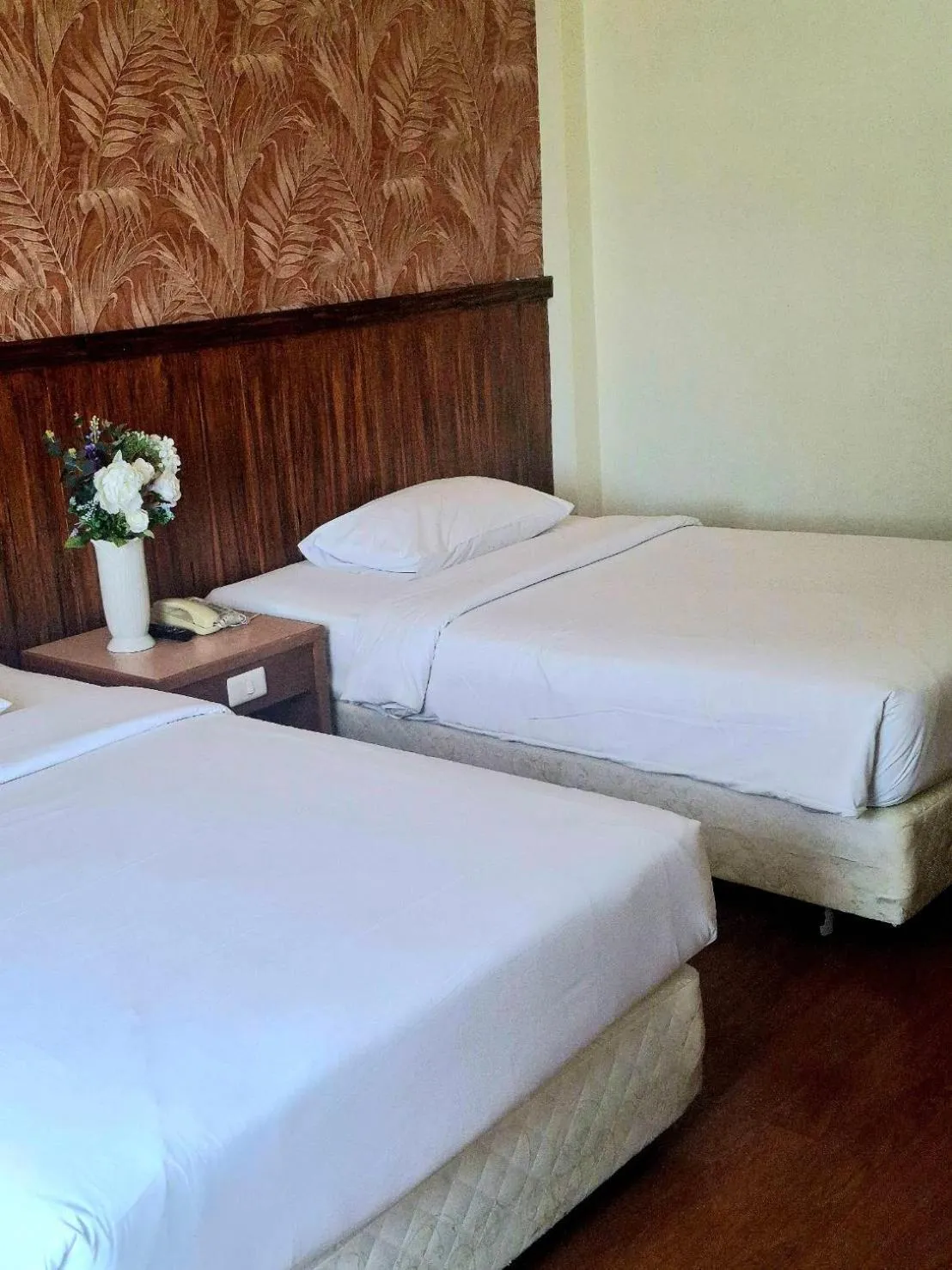 Bed in Golden Beach Hotel Pattaya
