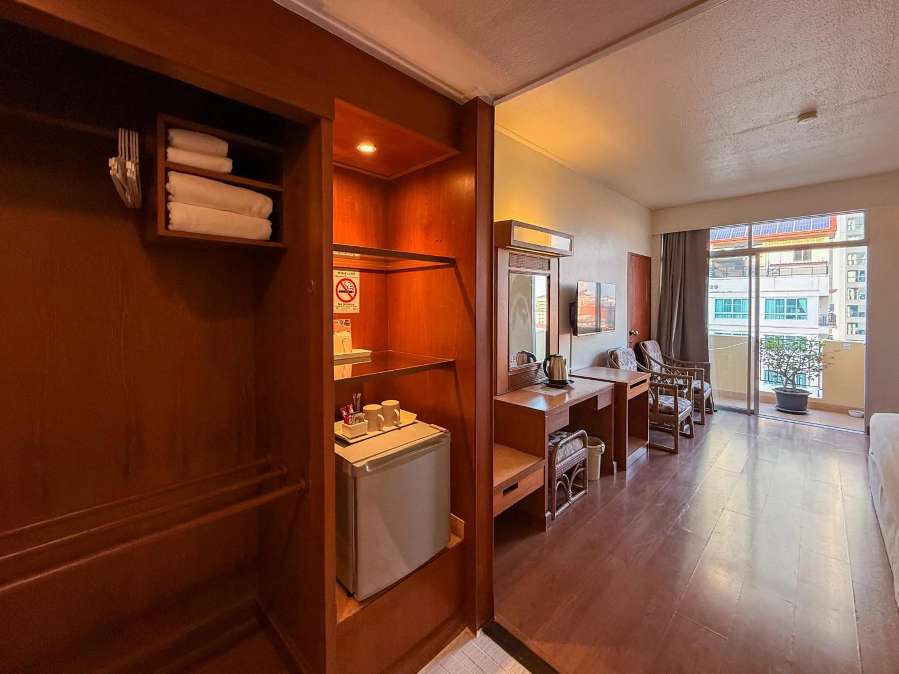 Seating area in Golden Beach Hotel Pattaya