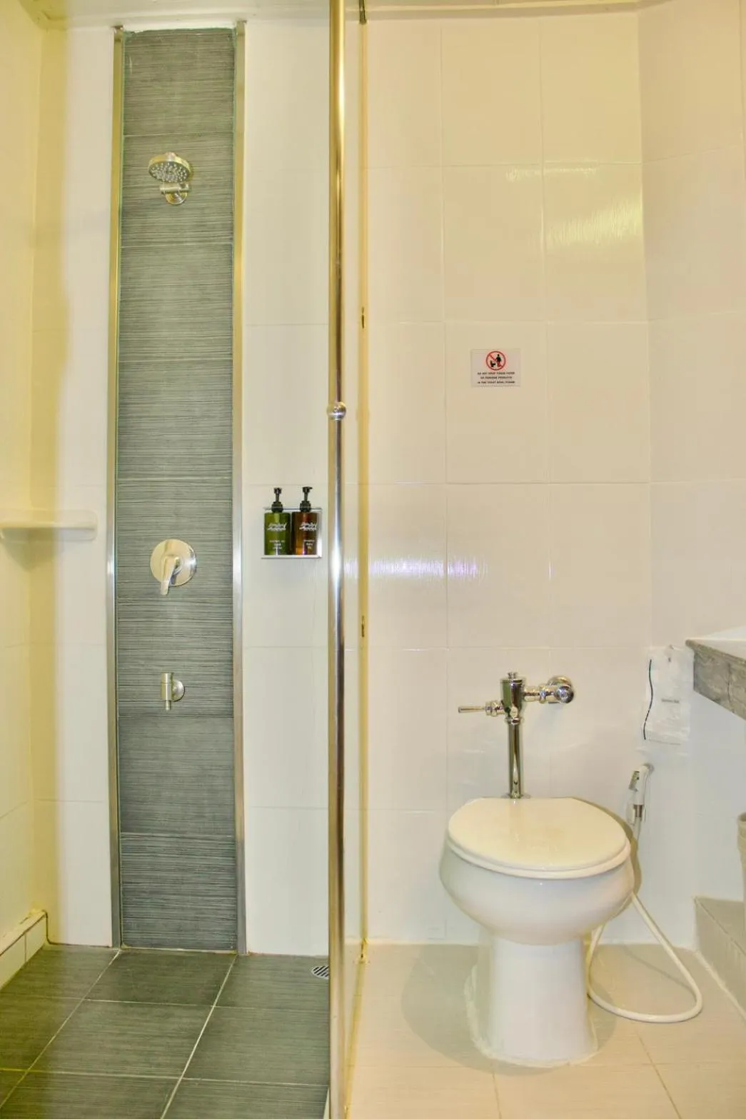 Shower in Golden Beach Hotel Pattaya