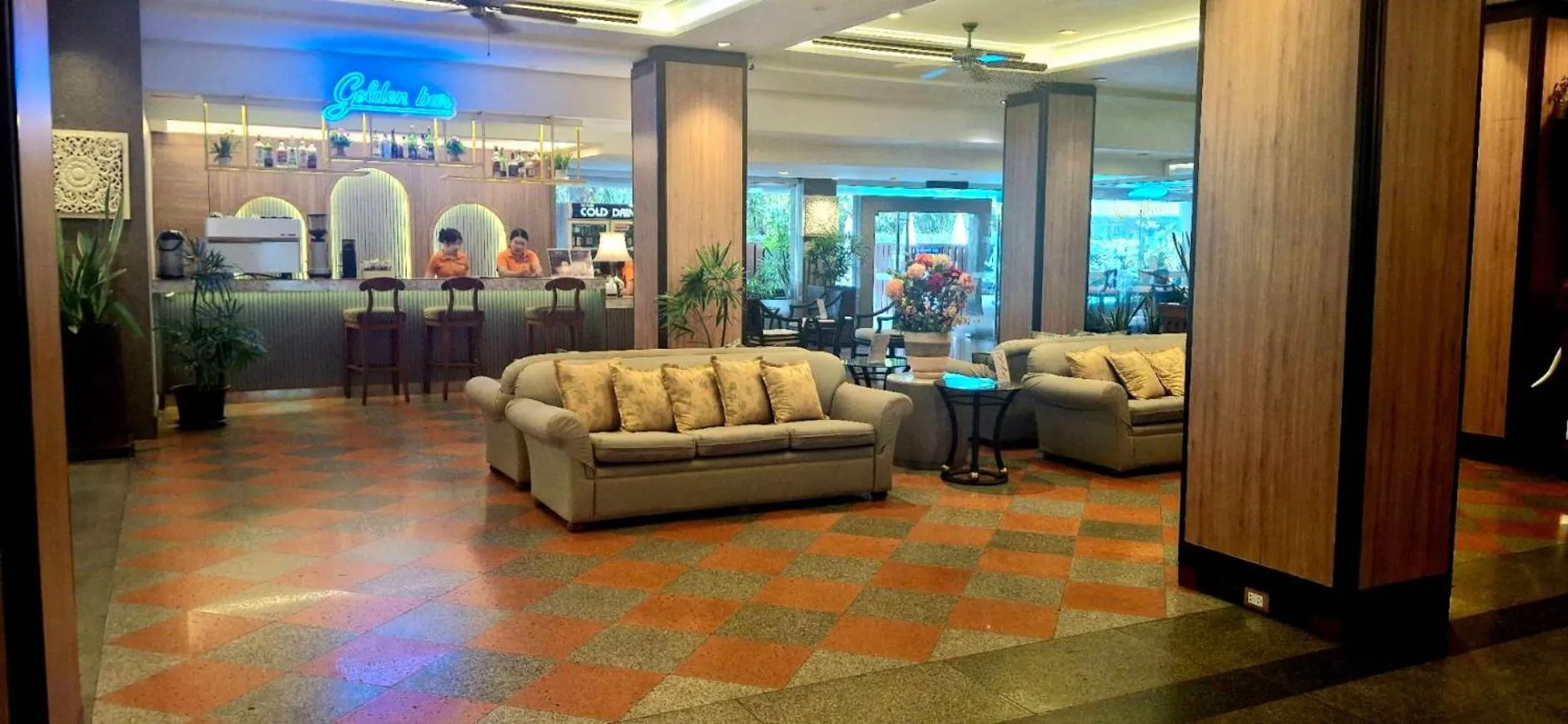 Living room in Golden Beach Hotel Pattaya