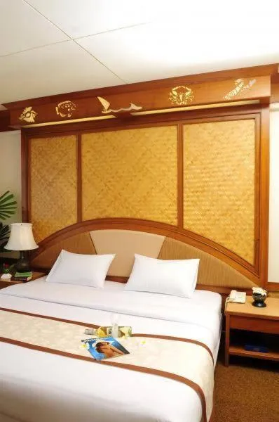 Bed in Golden Beach Hotel Pattaya