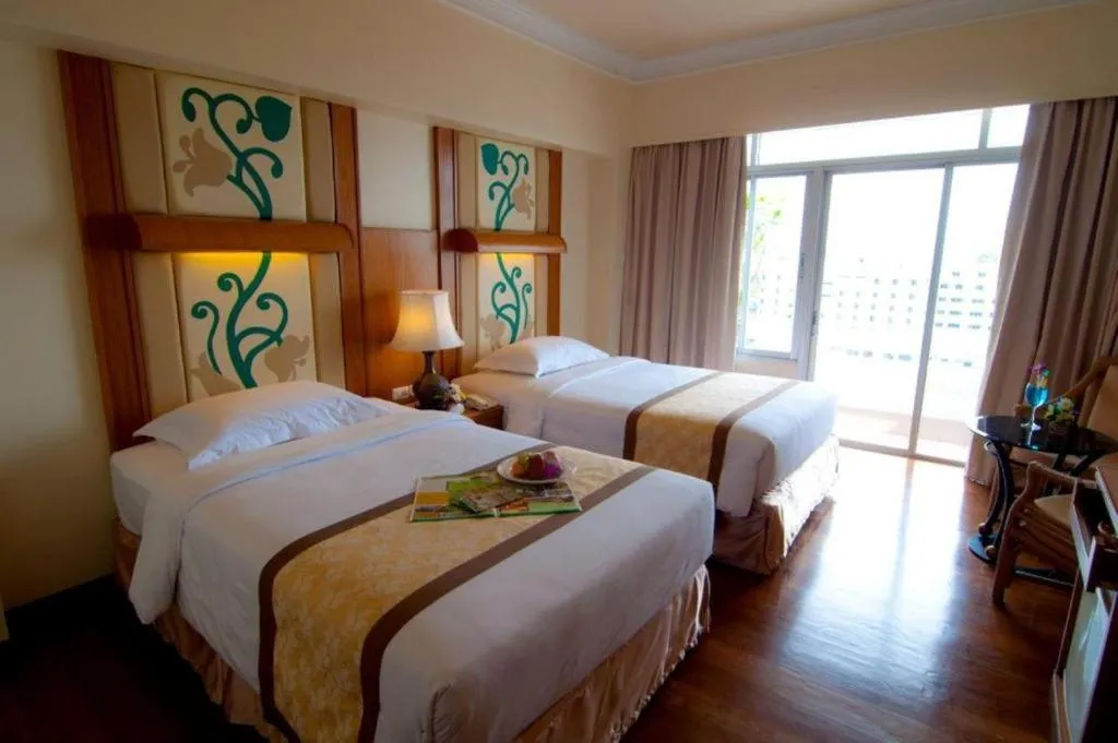 Bed in Golden Beach Hotel Pattaya