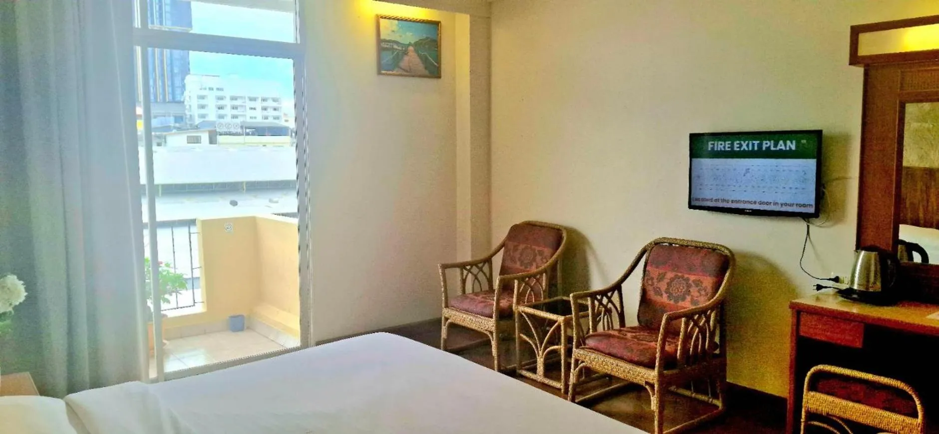 Bed in Golden Beach Hotel Pattaya