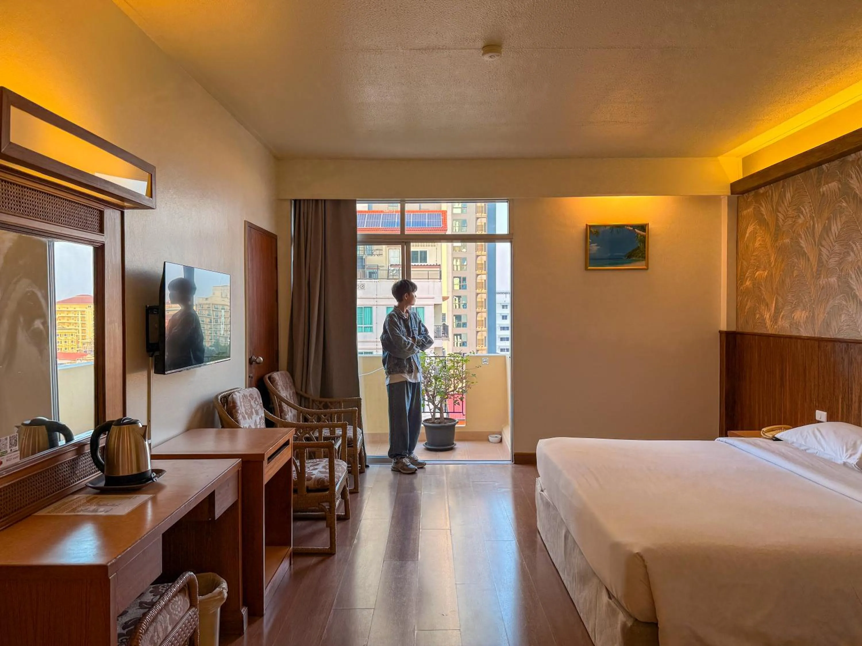 Bed in Golden Beach Hotel Pattaya