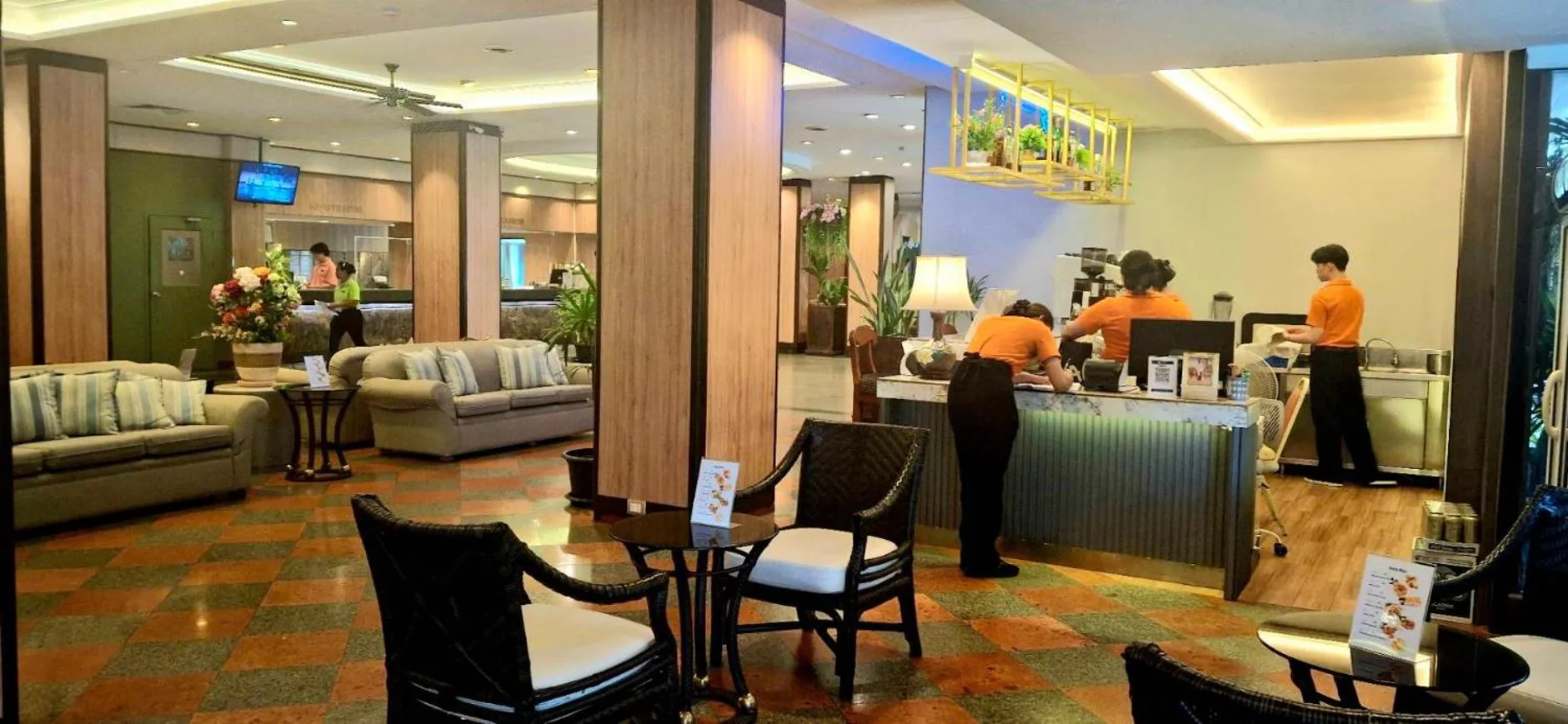 Restaurant/places to eat in Golden Beach Hotel Pattaya