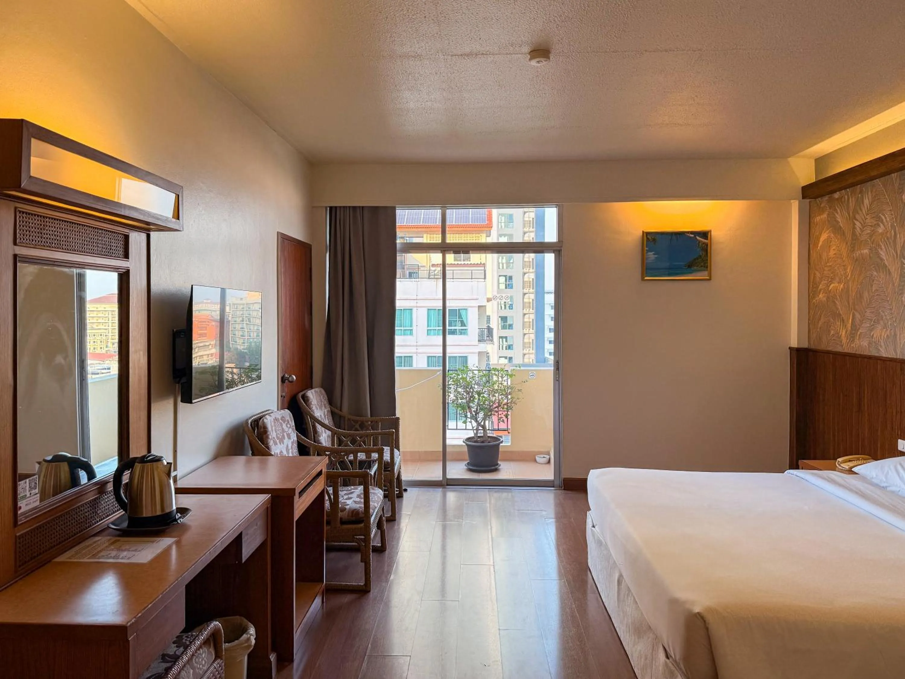 Bed in Golden Beach Hotel Pattaya