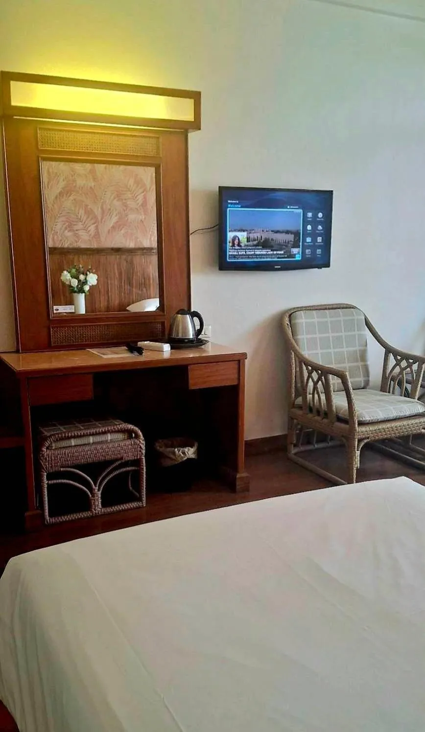 Bed in Golden Beach Hotel Pattaya