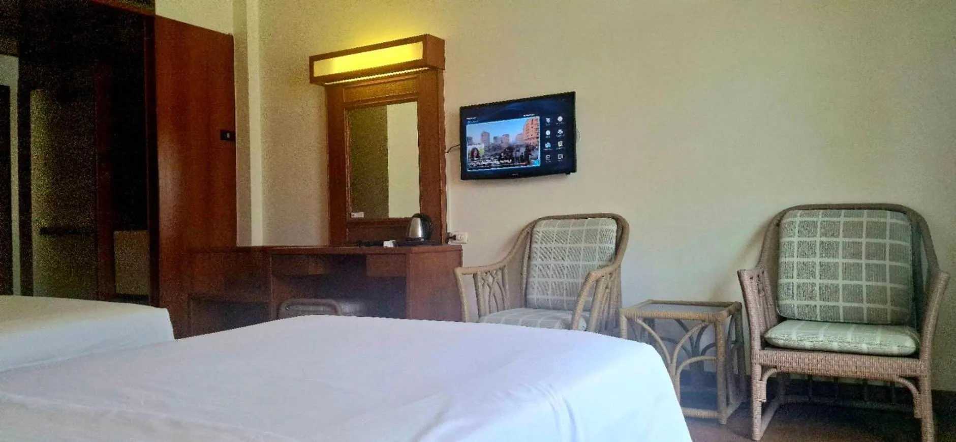 Bed in Golden Beach Hotel Pattaya