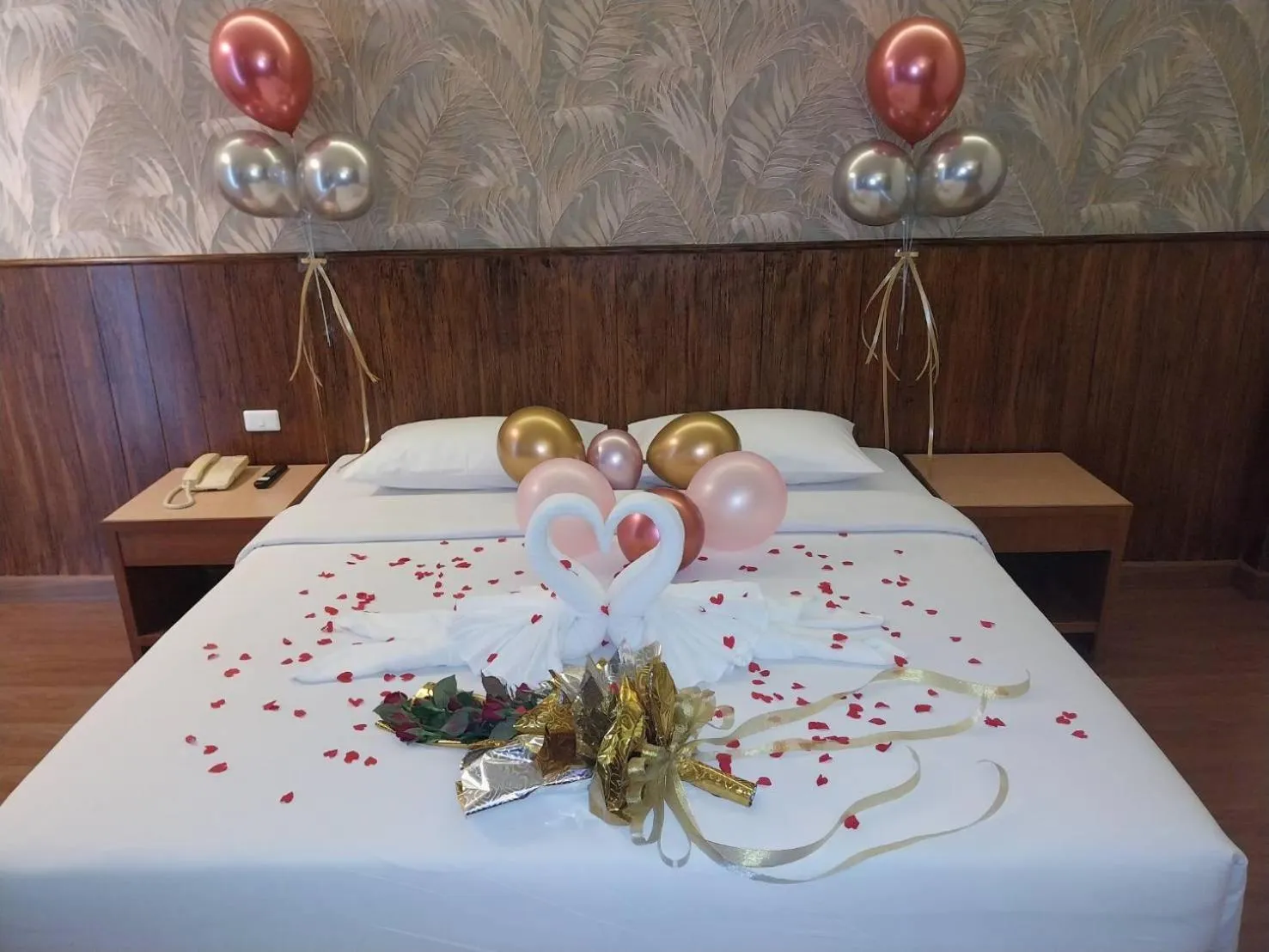 Bed in Golden Beach Hotel Pattaya