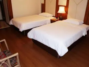 Bed in Golden Beach Hotel Pattaya
