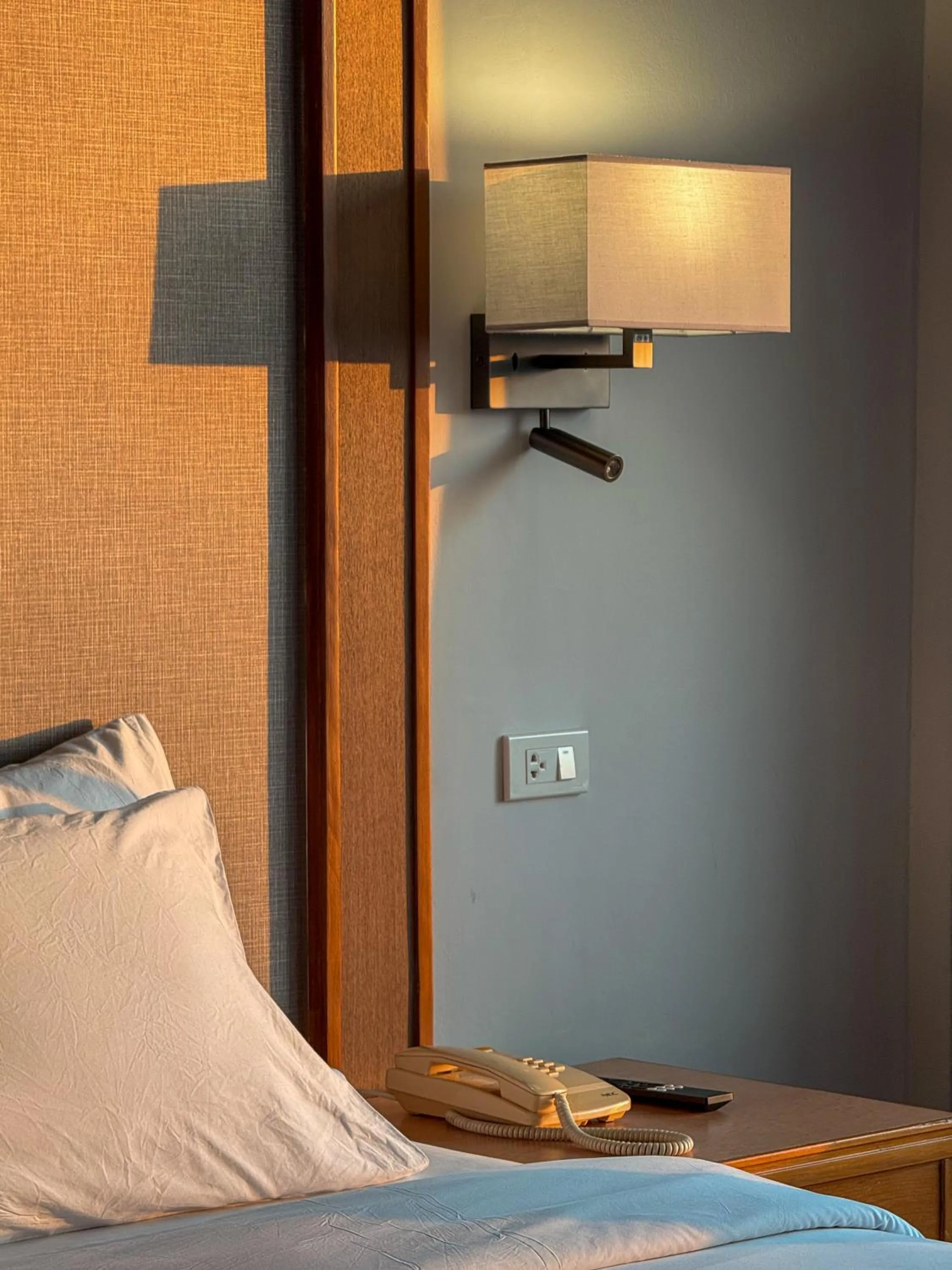 Bed in Golden Beach Hotel Pattaya