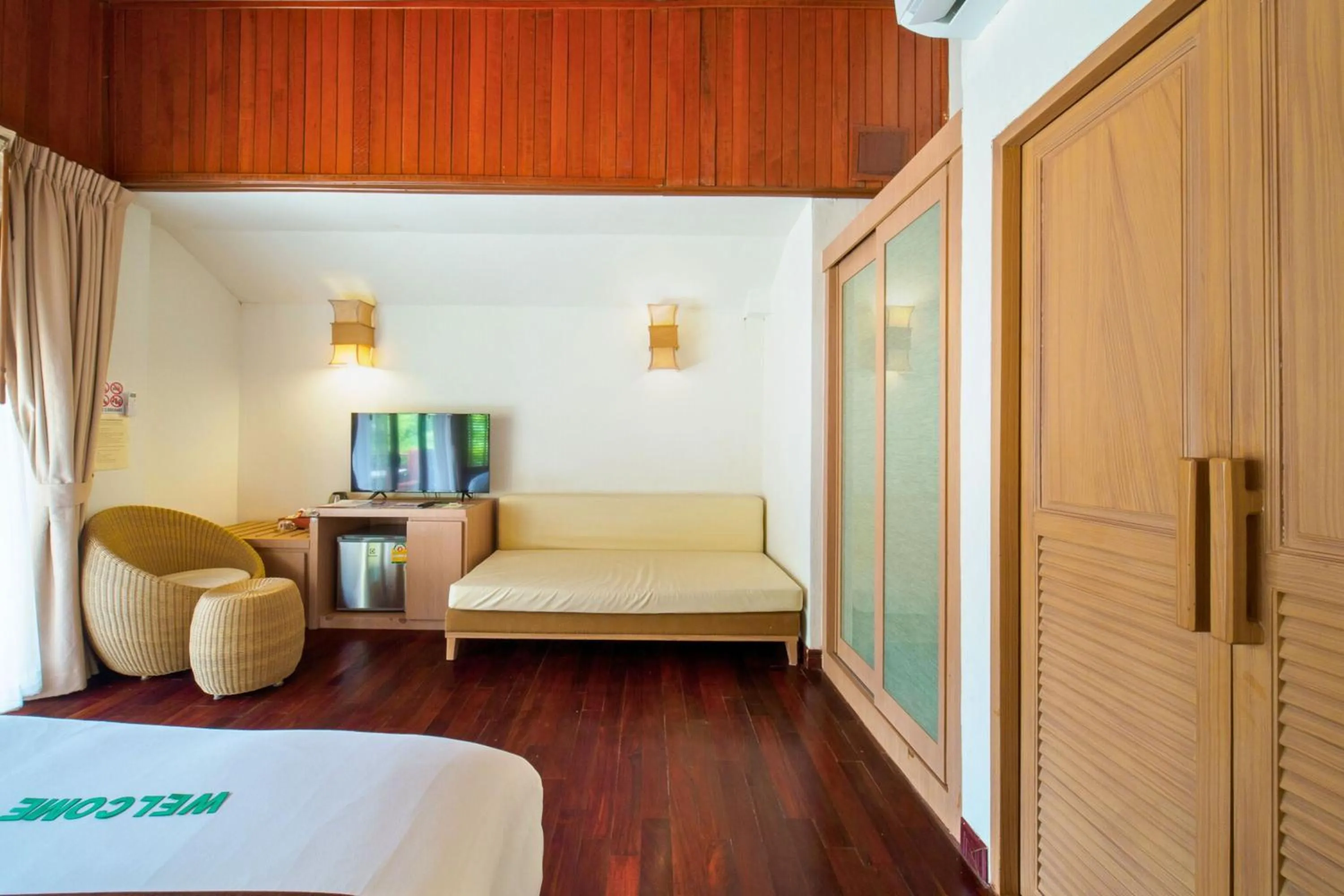 Seating area, Bed in Kacha Resort & Spa, Koh Chang