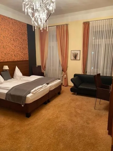 Bed in Hotel Restaurant Nassauer Löwen