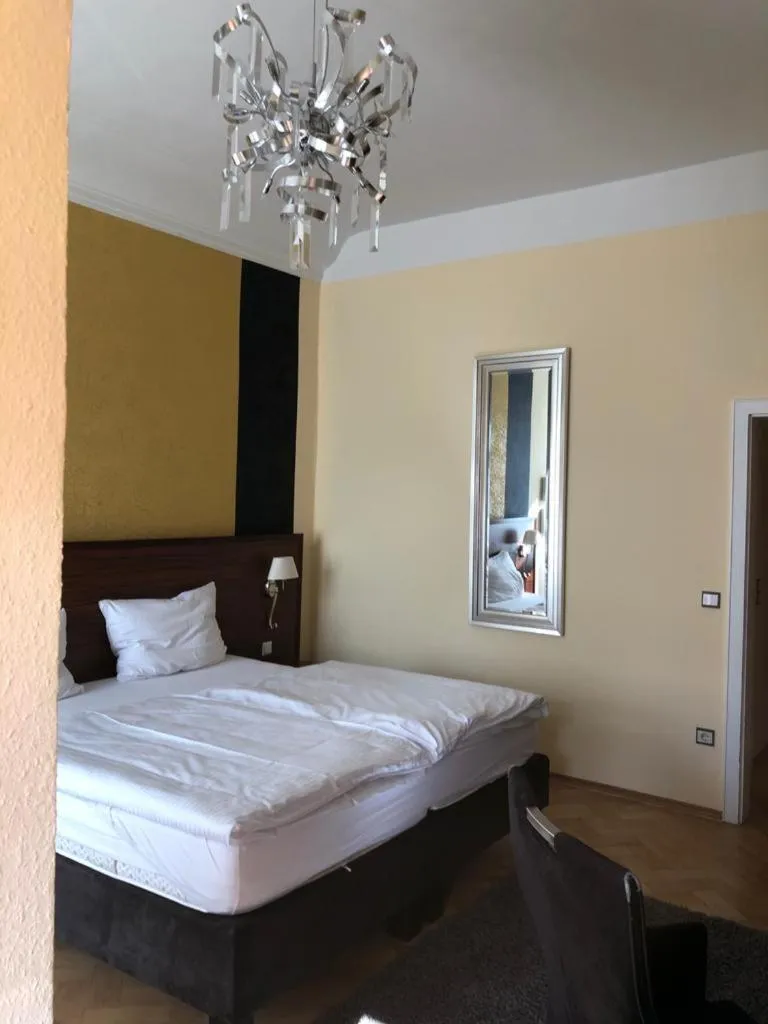 Bed in Hotel Restaurant Nassauer Löwen