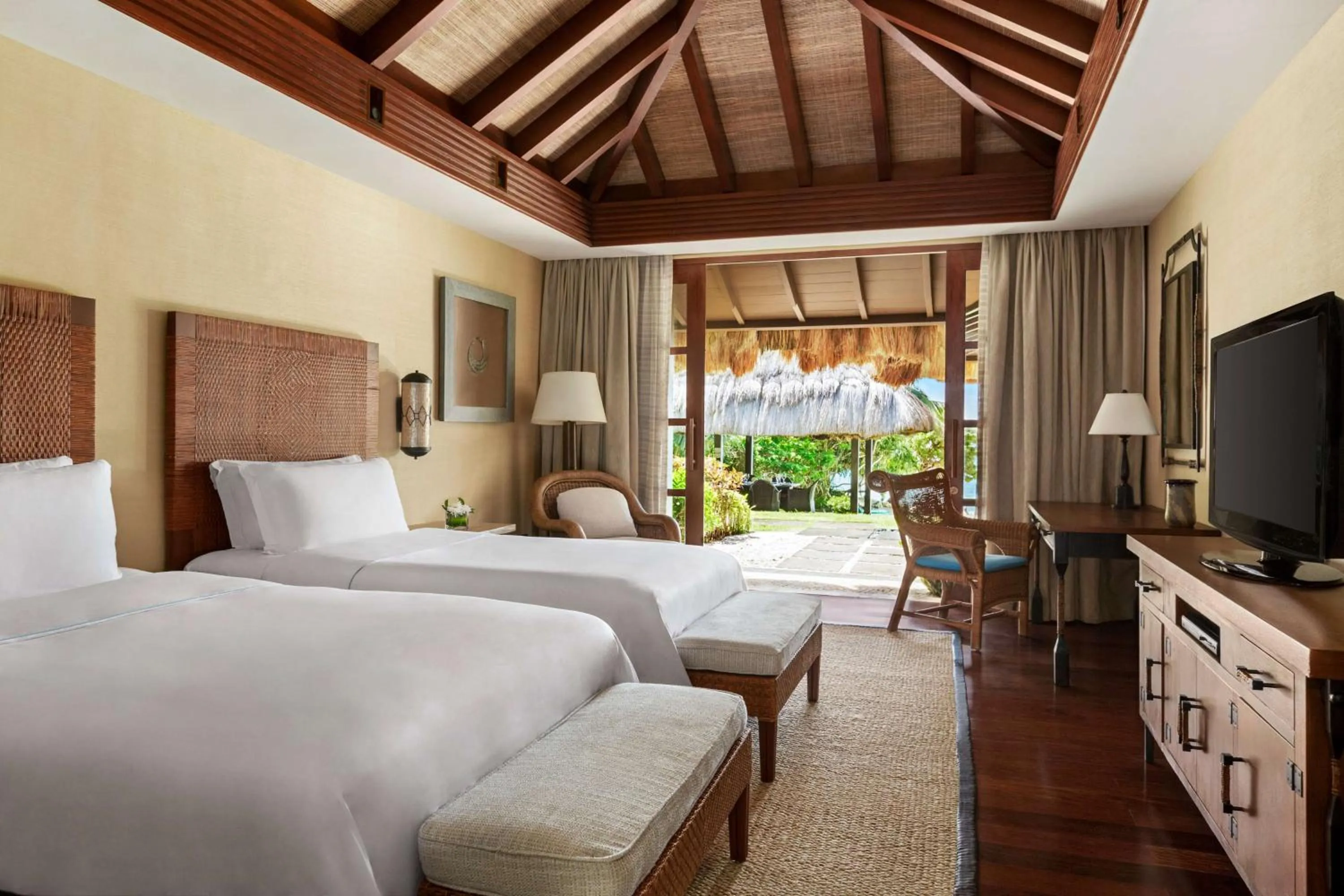 Bedroom, Bed in Shangri-La Boracay