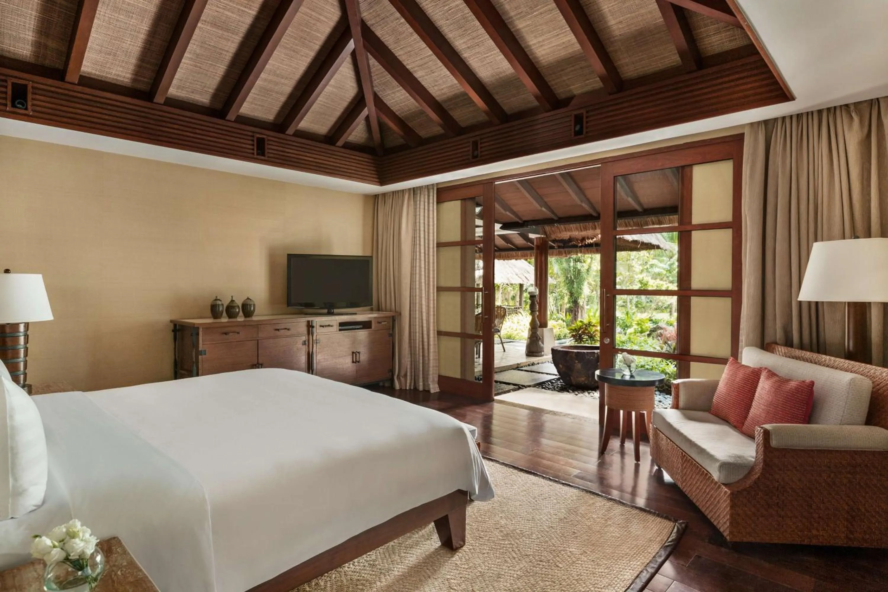 Patio, Bed in Shangri-La Boracay