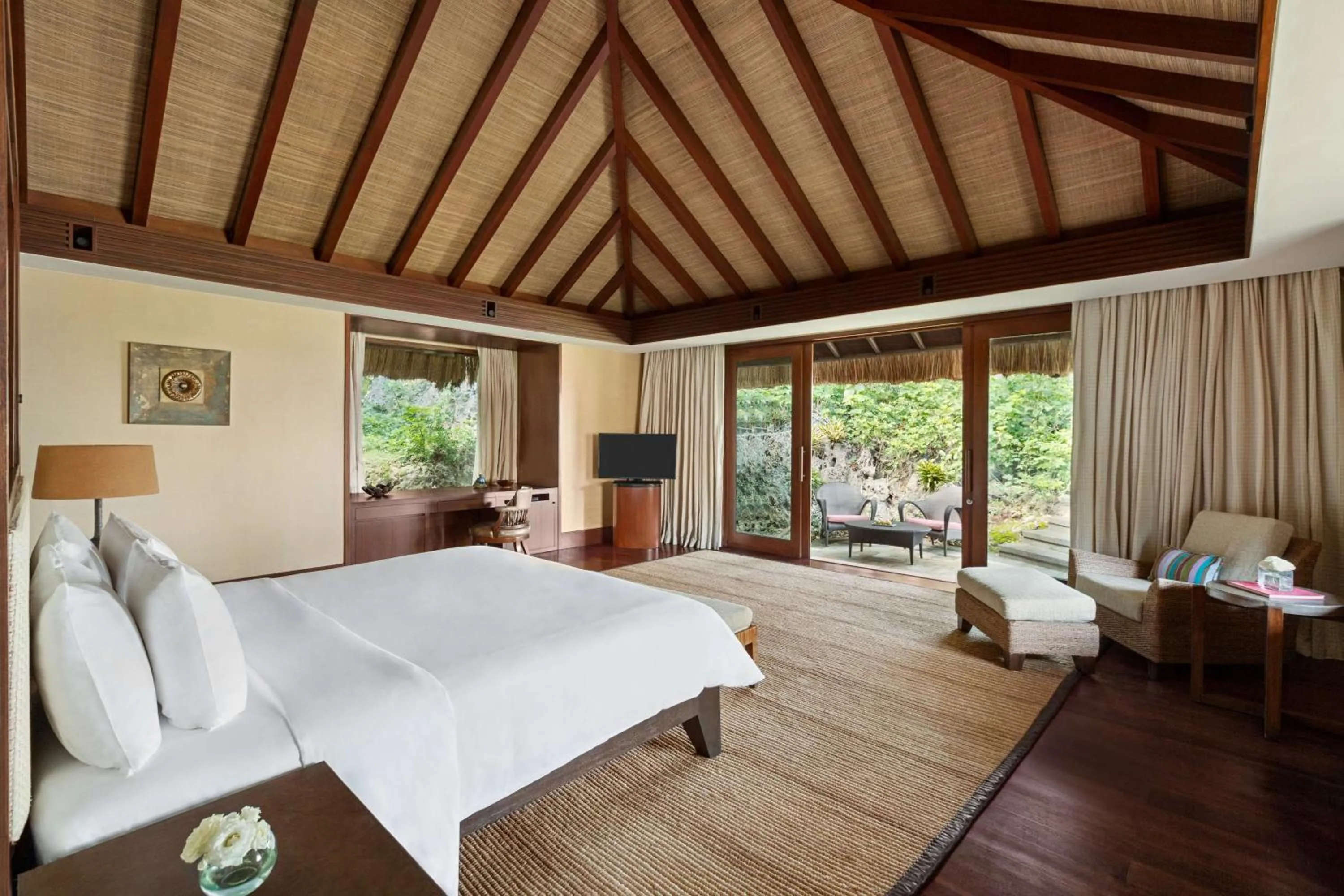 Bedroom, Bed in Shangri-La Boracay