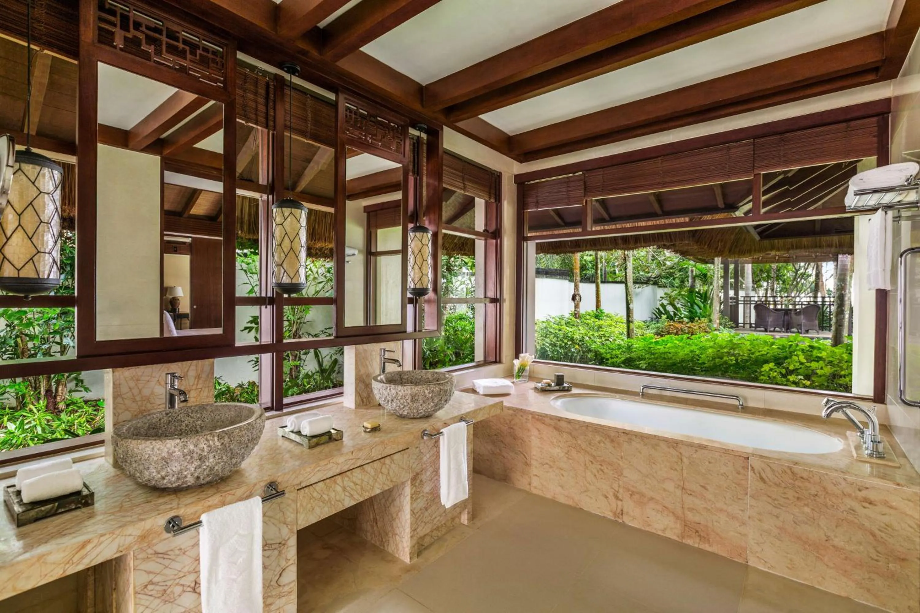 Shower in Shangri-La Boracay