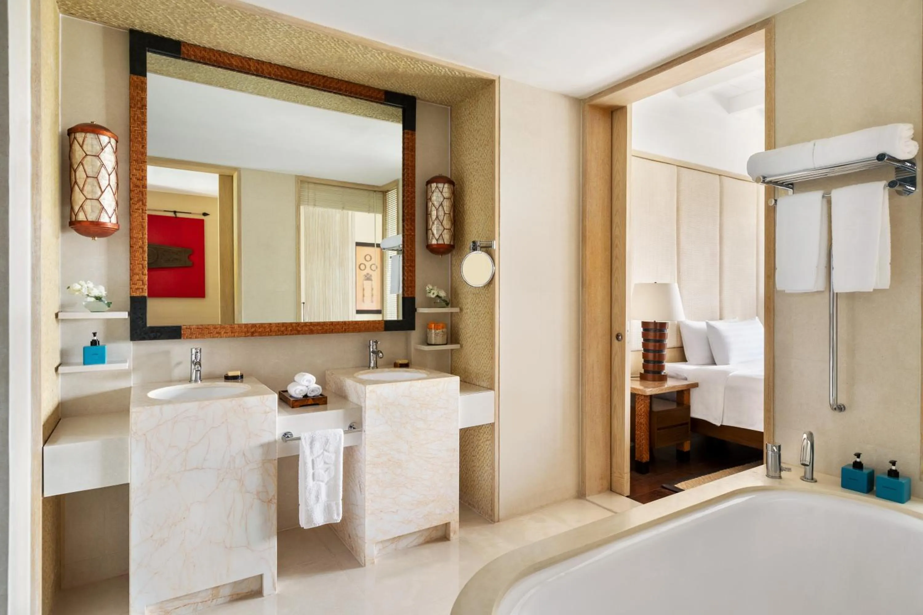 Shower in Shangri-La Boracay