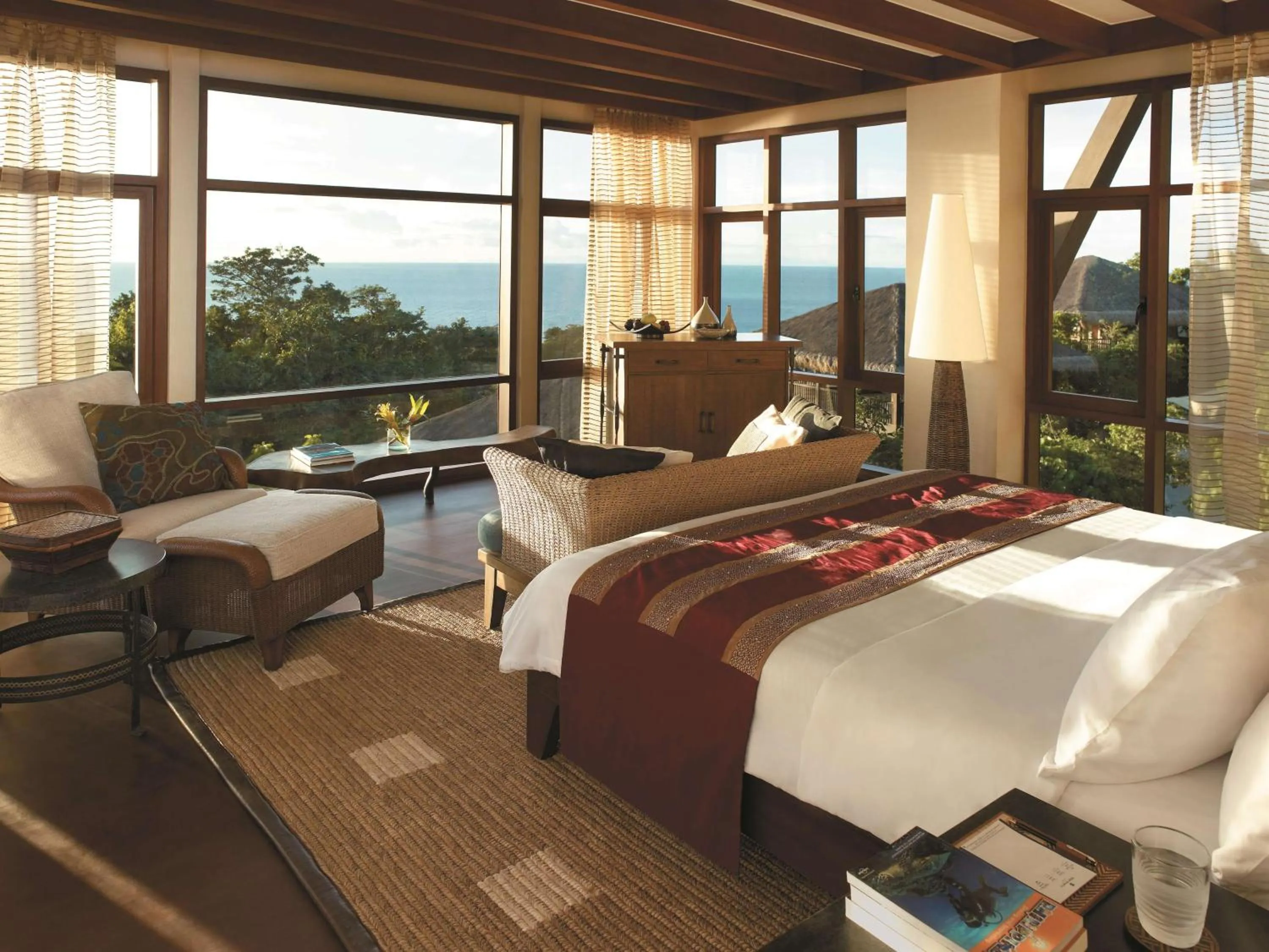 Photo of the whole room, Bed in Shangri-La Boracay