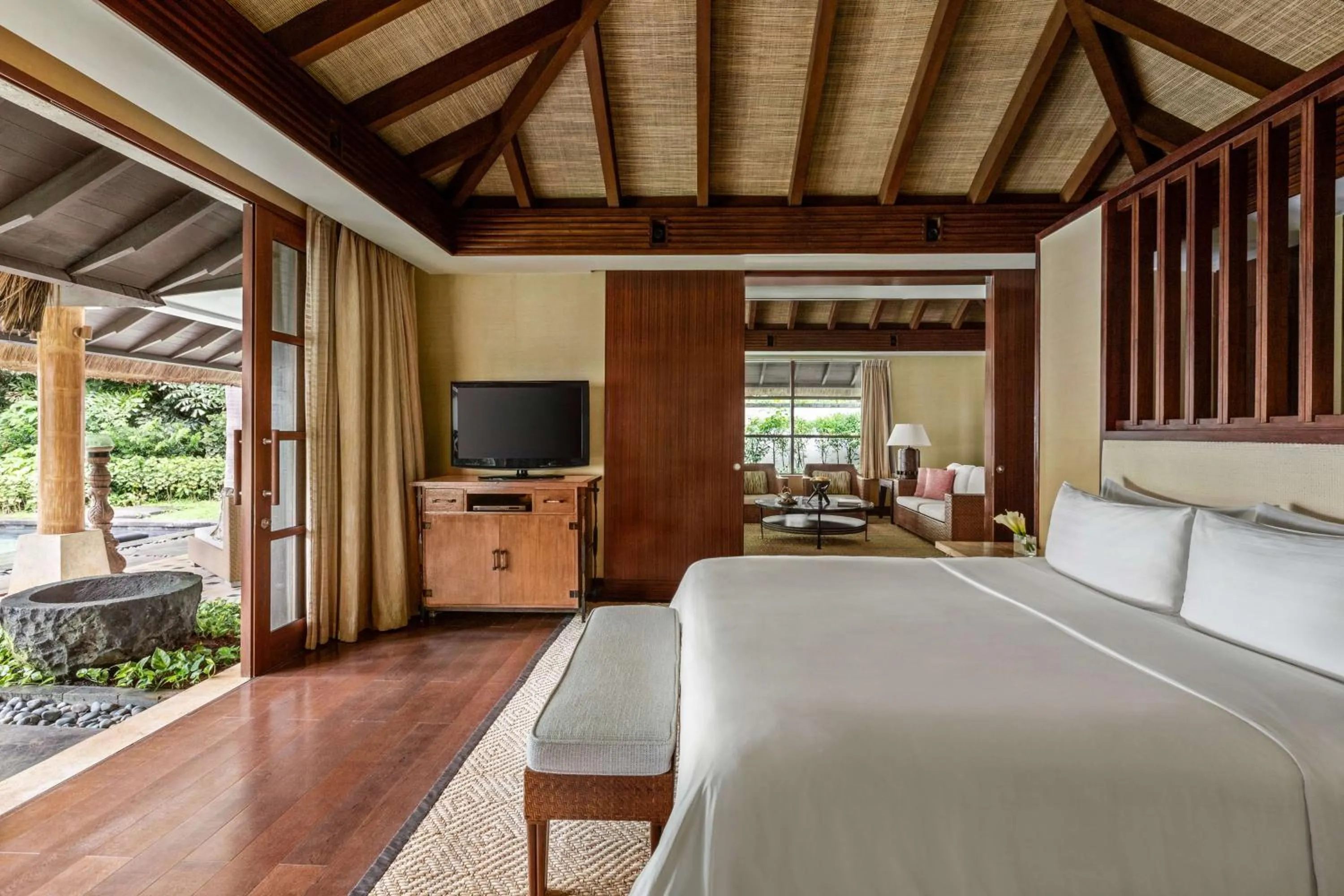 Patio, Bed in Shangri-La Boracay