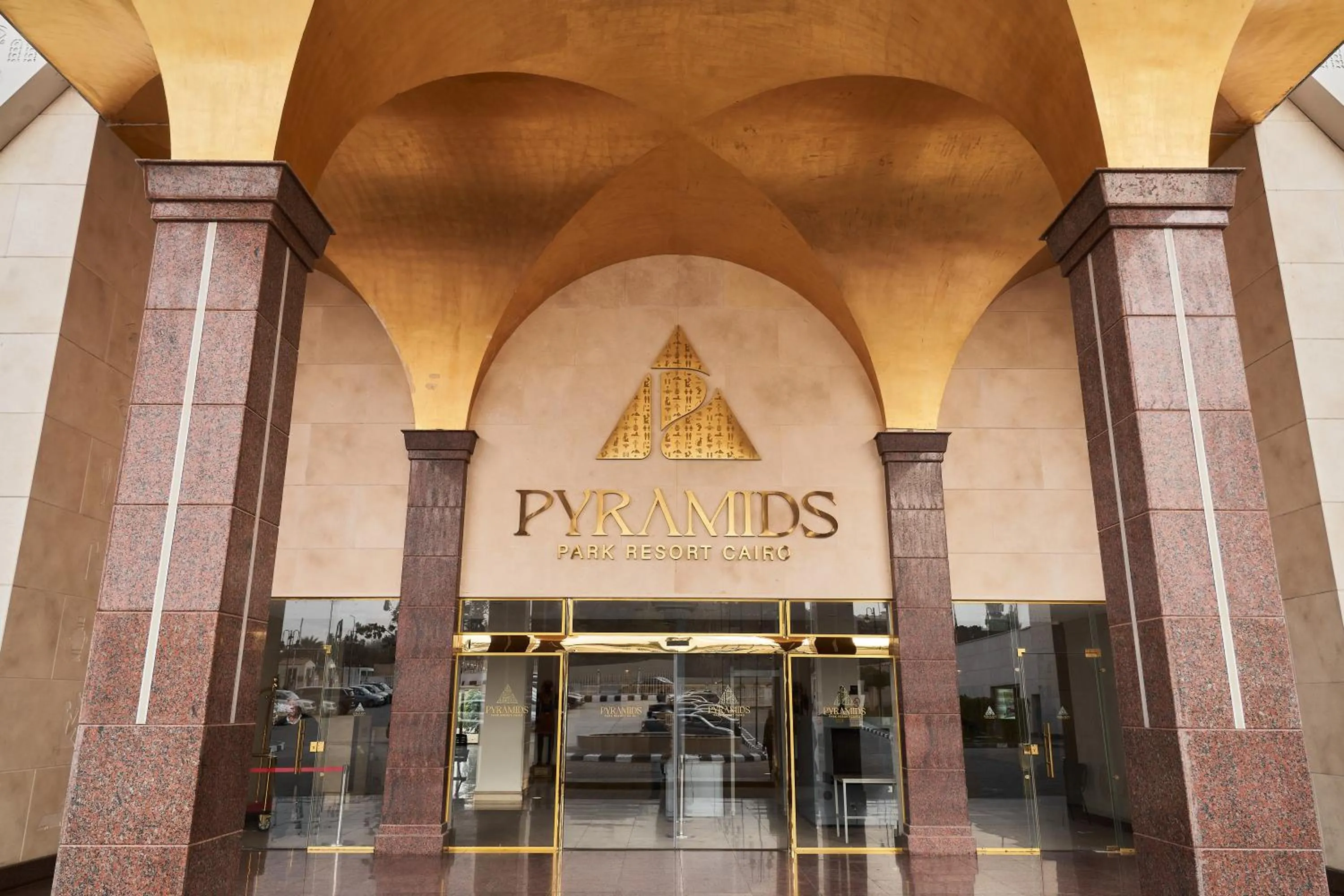 Facade/entrance in Pyramids Park Resort Cairo