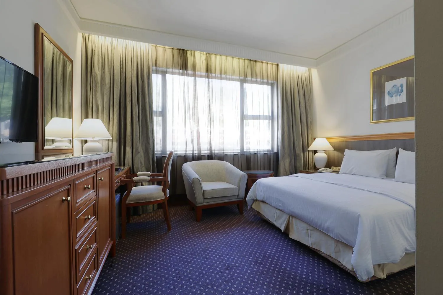 Bed in The Jesselton Hotel