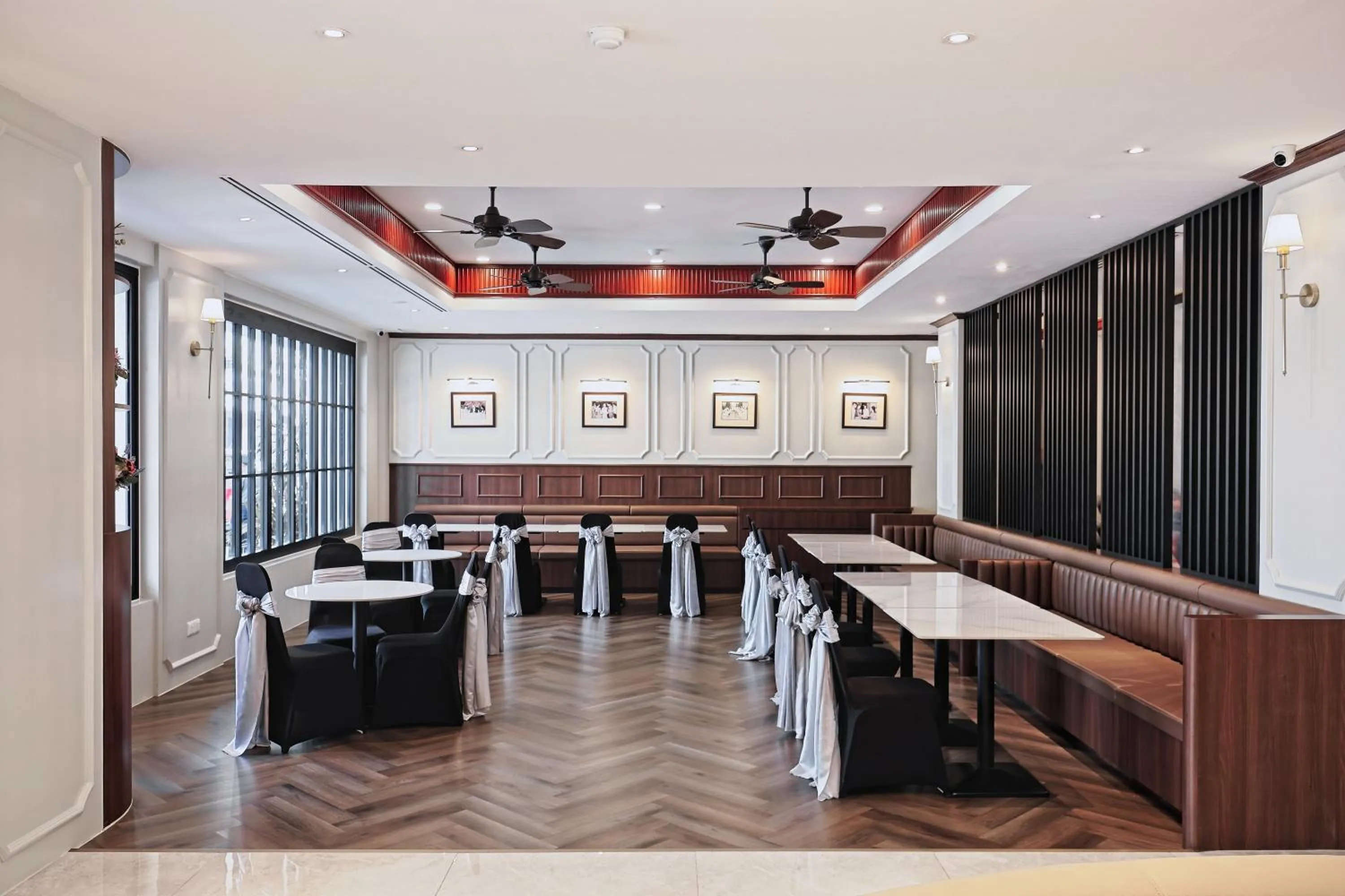 Restaurant/places to eat in The Jesselton Hotel