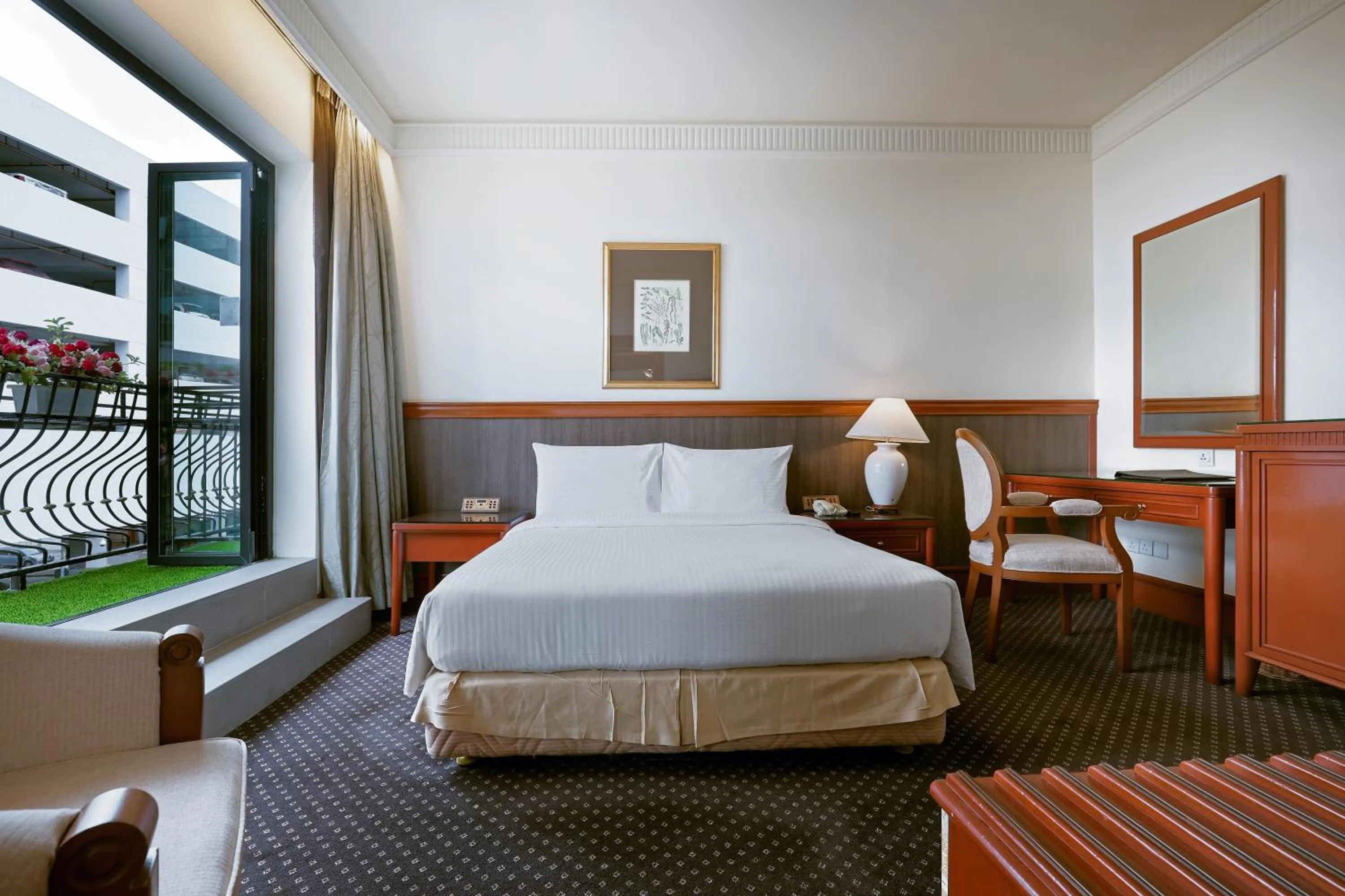 Bed in The Jesselton Hotel