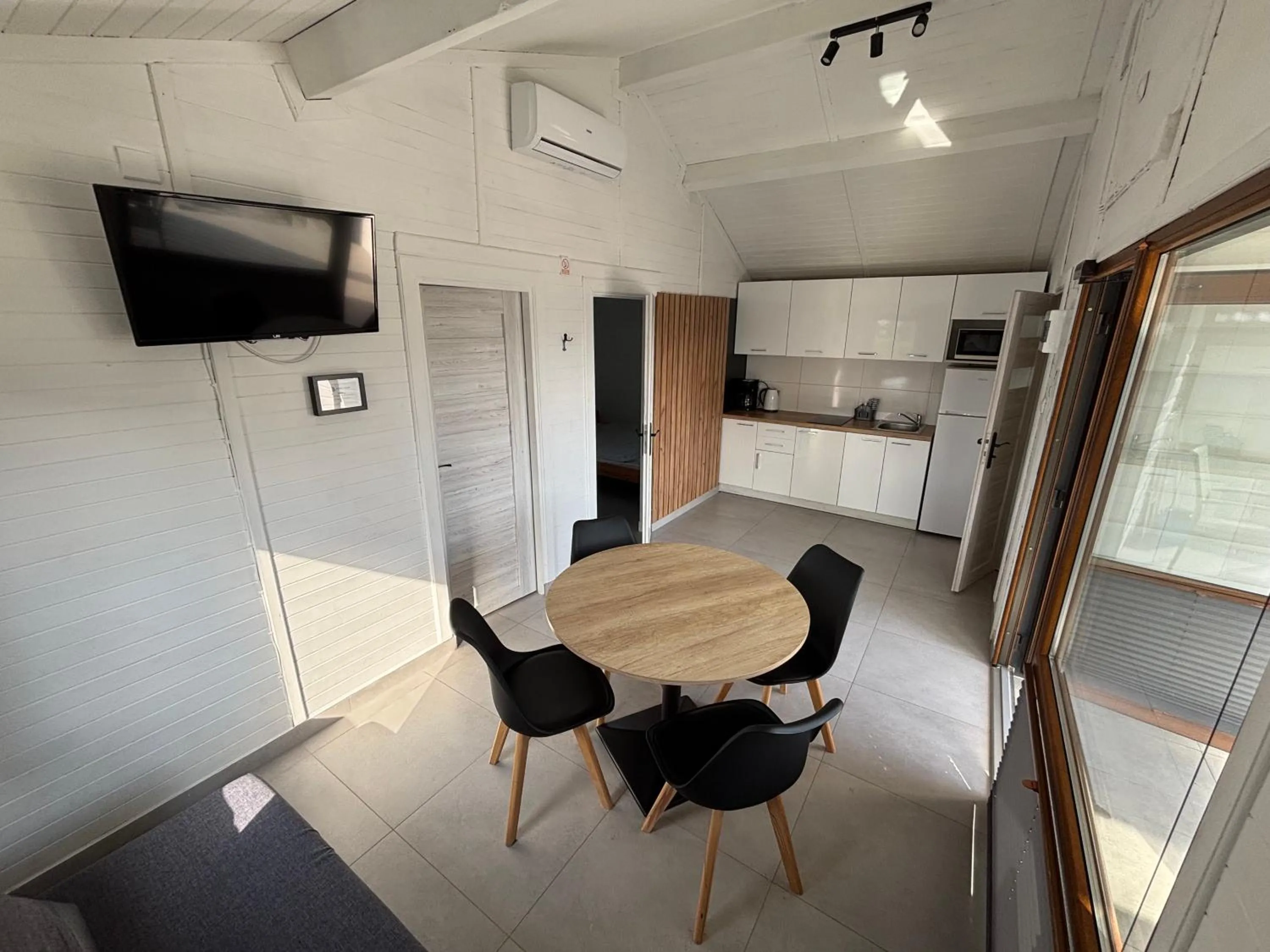 Communal lounge/ TV room in Domki Alan Jarosławiec