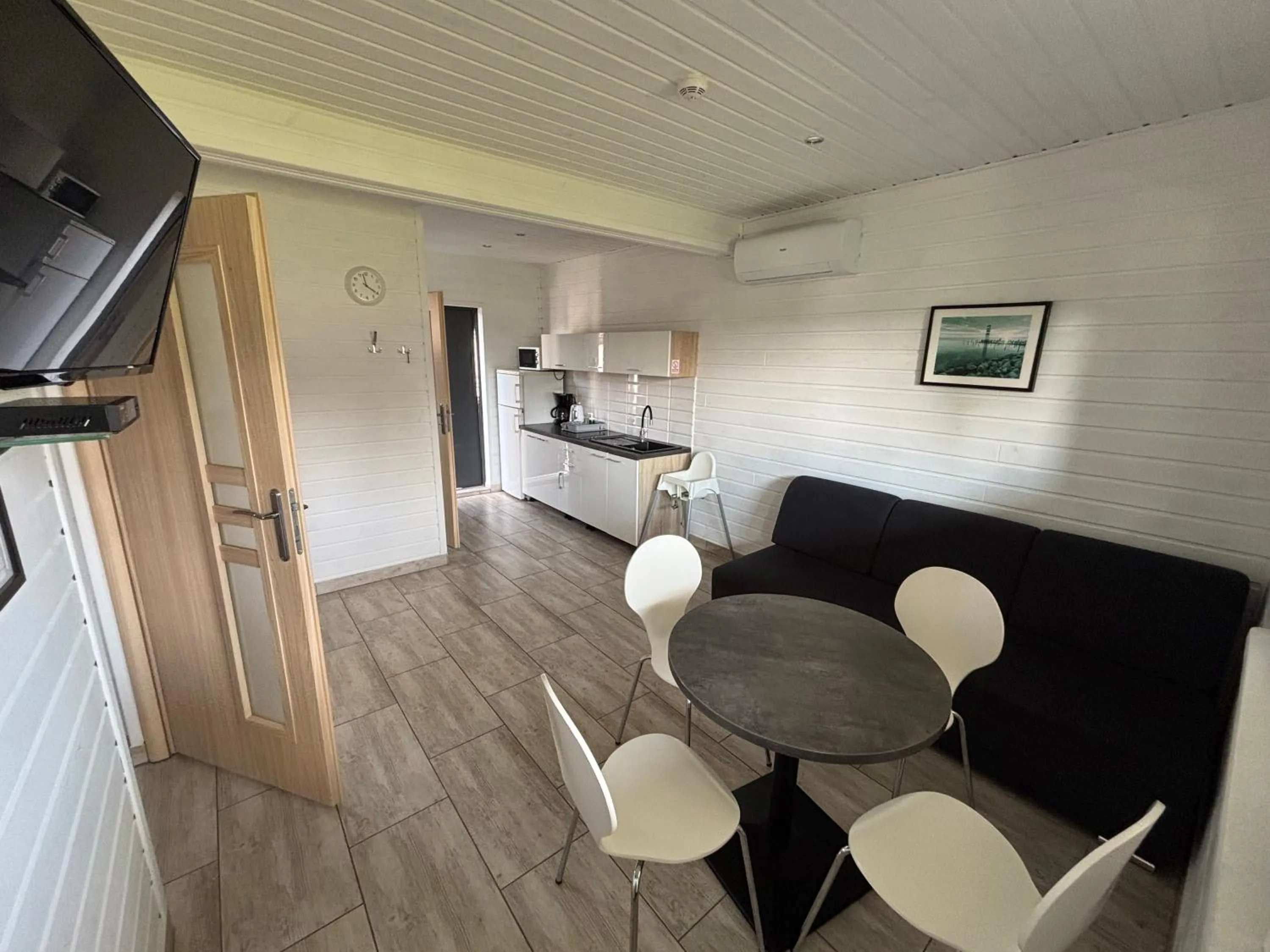 Communal lounge/ TV room in Domki Alan Jarosławiec