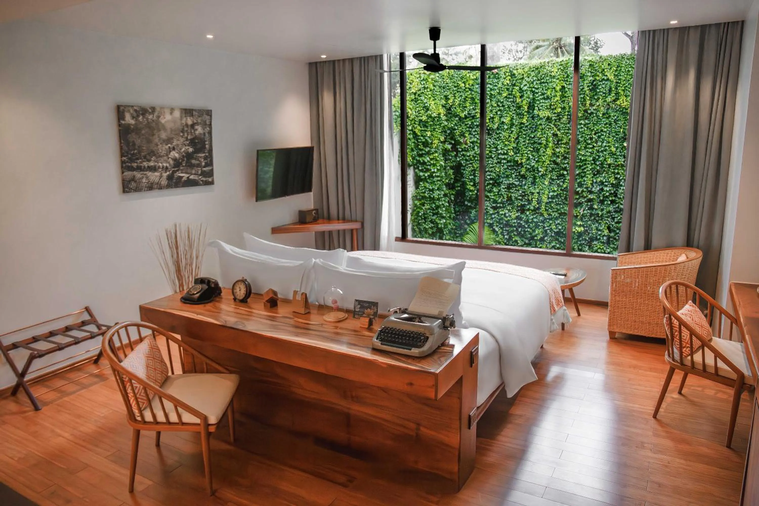 Bedroom in FCC Angkor by Avani