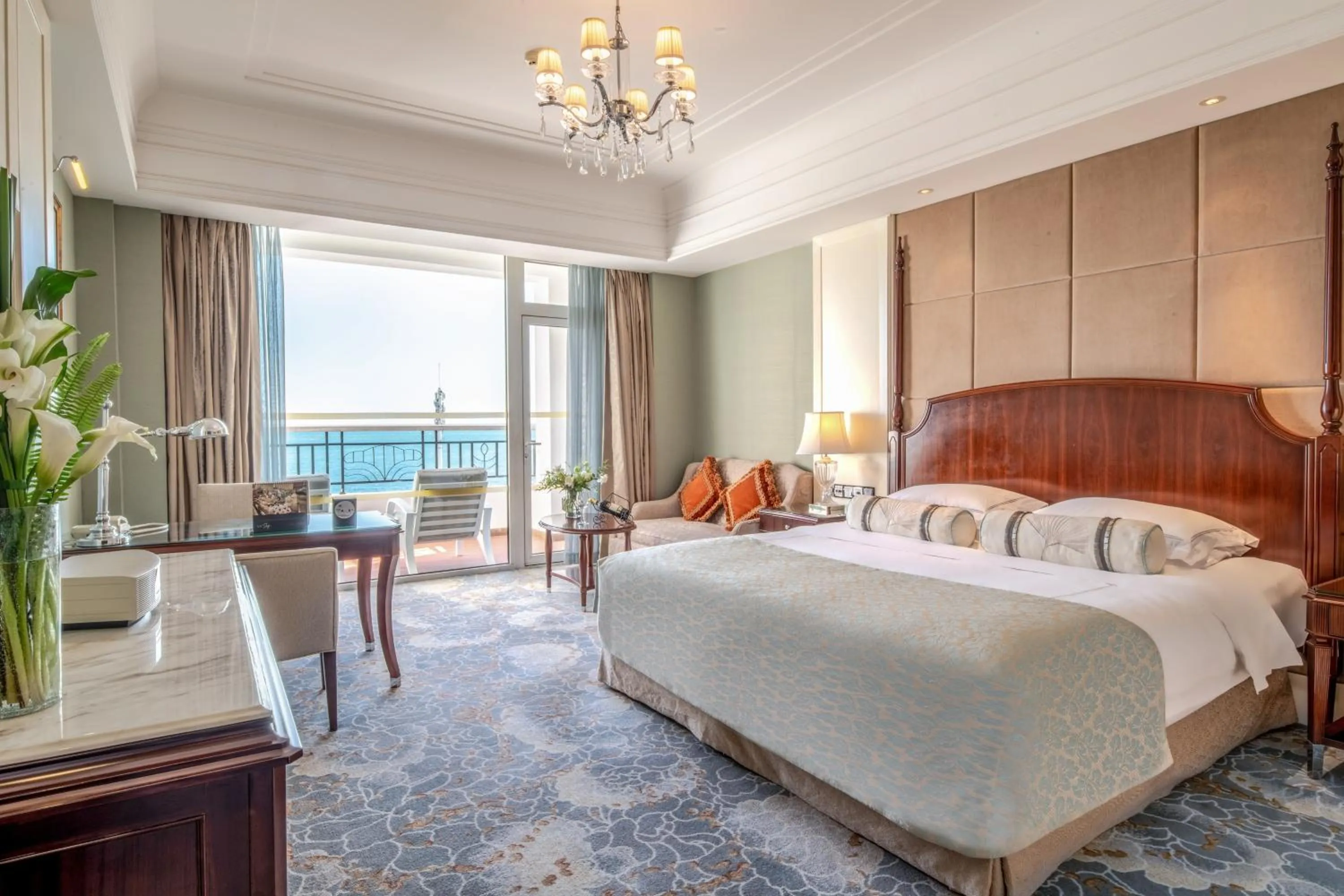 Bed in Qingdao Seaview Garden Hotel