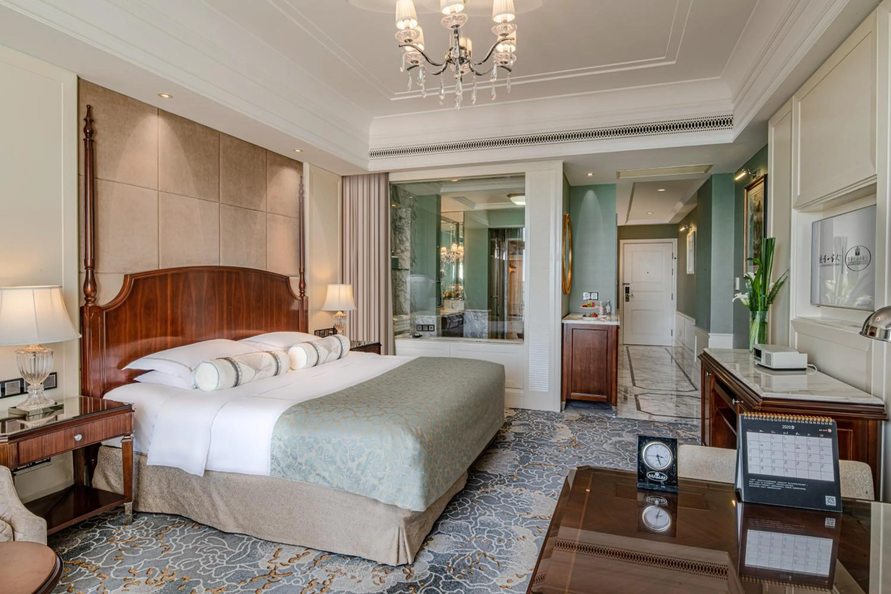 Bed in Qingdao Seaview Garden Hotel