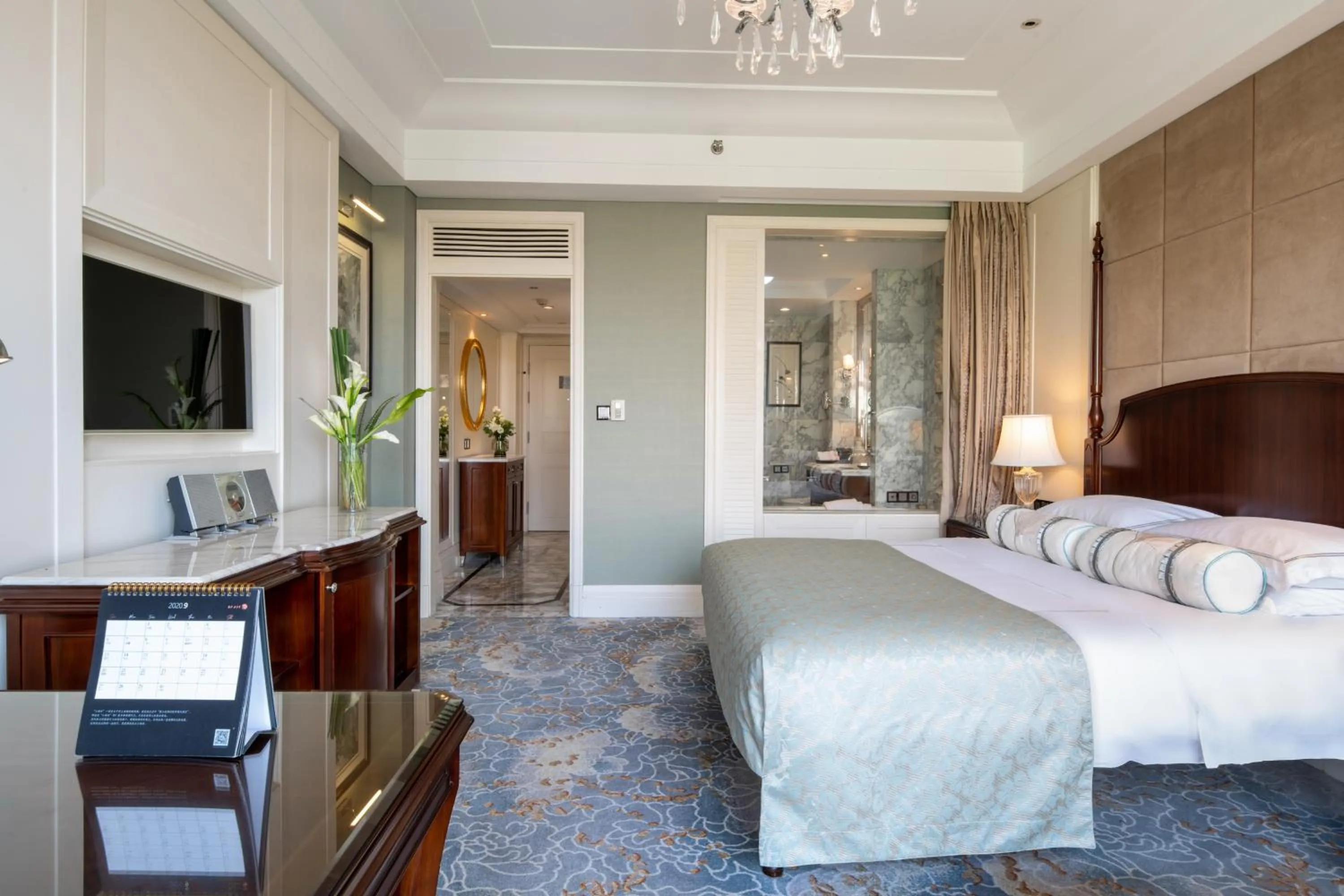 Bed in Qingdao Seaview Garden Hotel