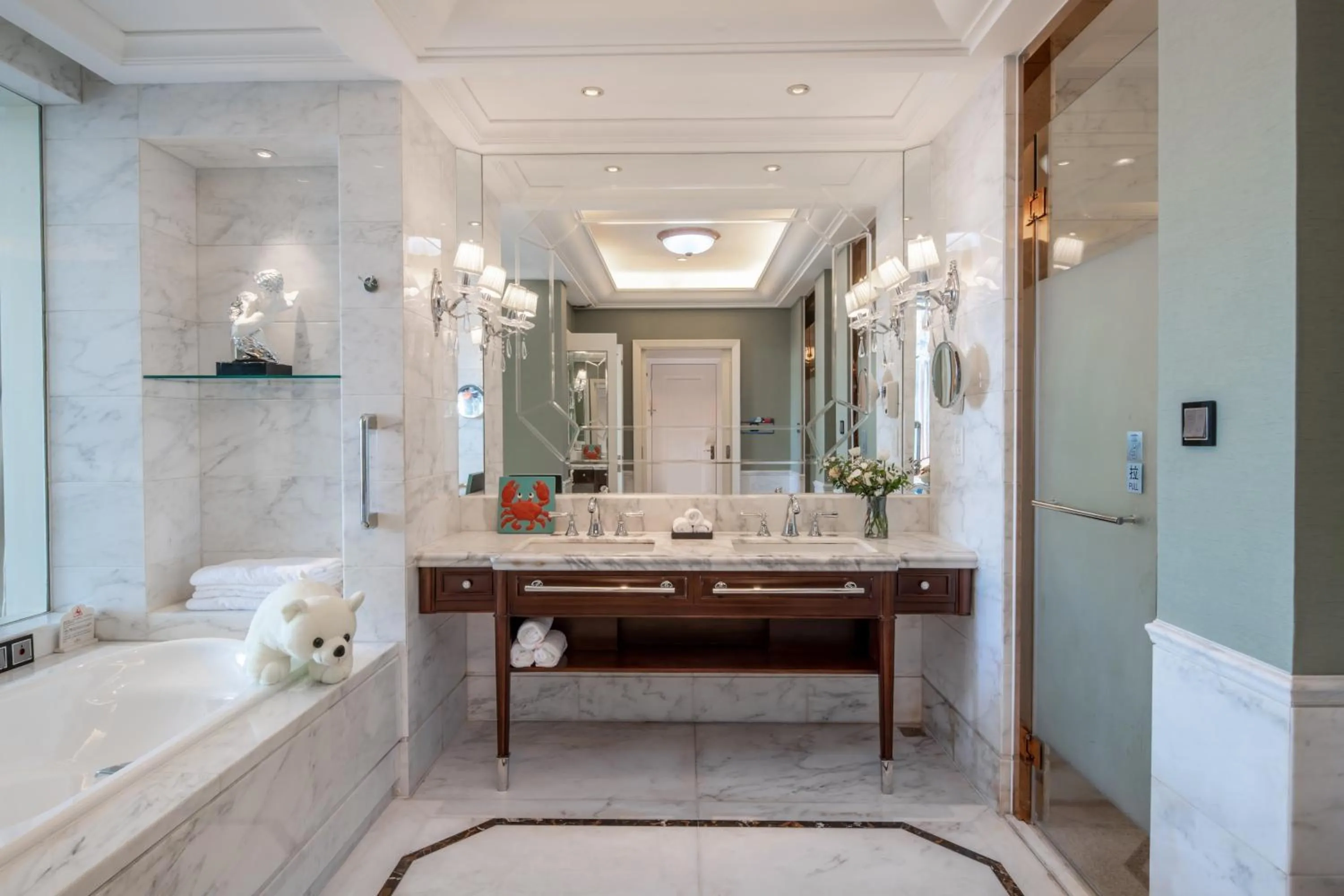 Bed in Qingdao Seaview Garden Hotel